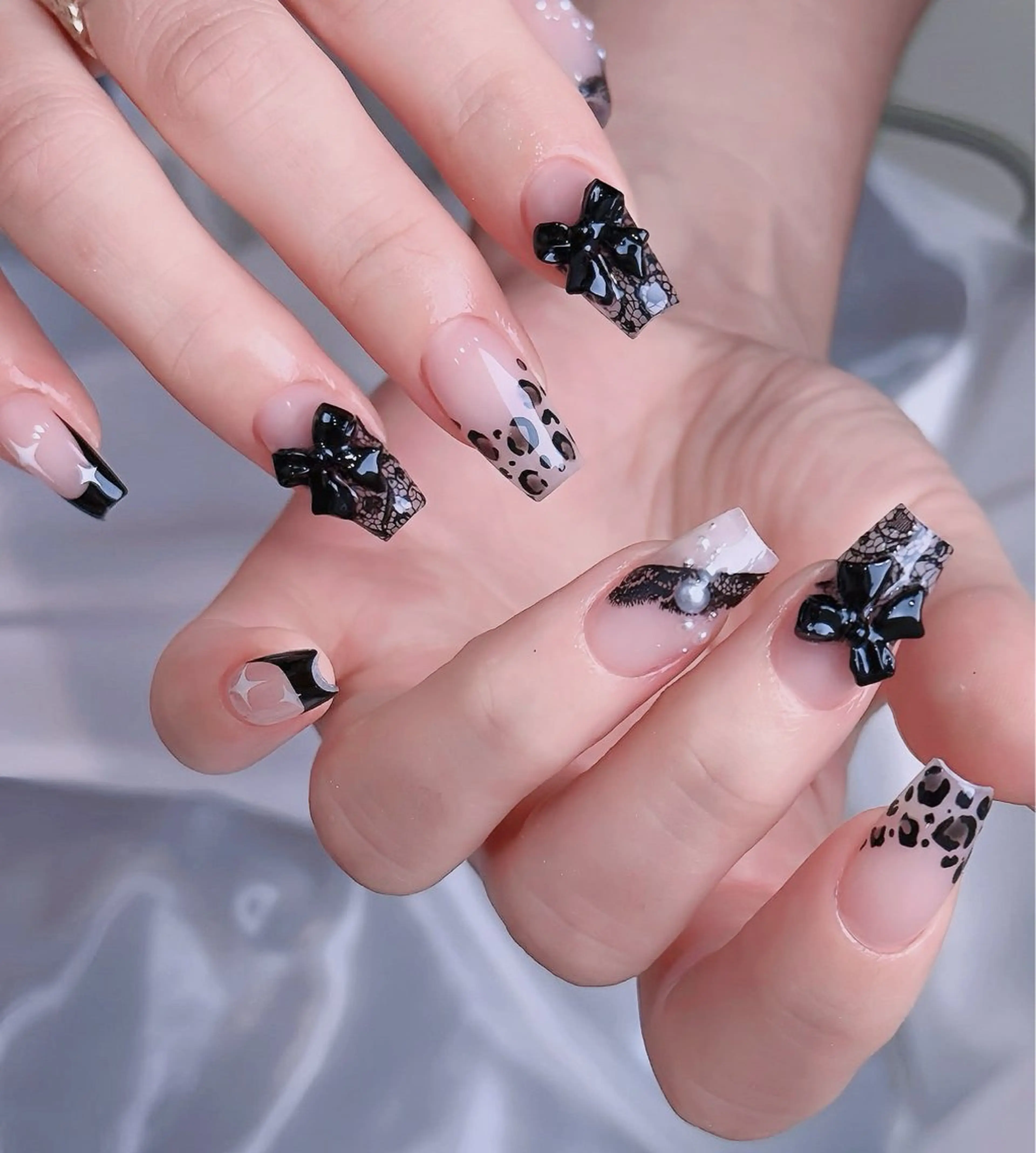 ネイル フレンチネイル ジェルネイル ガラスフレンチ ハロウィン ハート H.baby Nail Salonのネイルデザイン