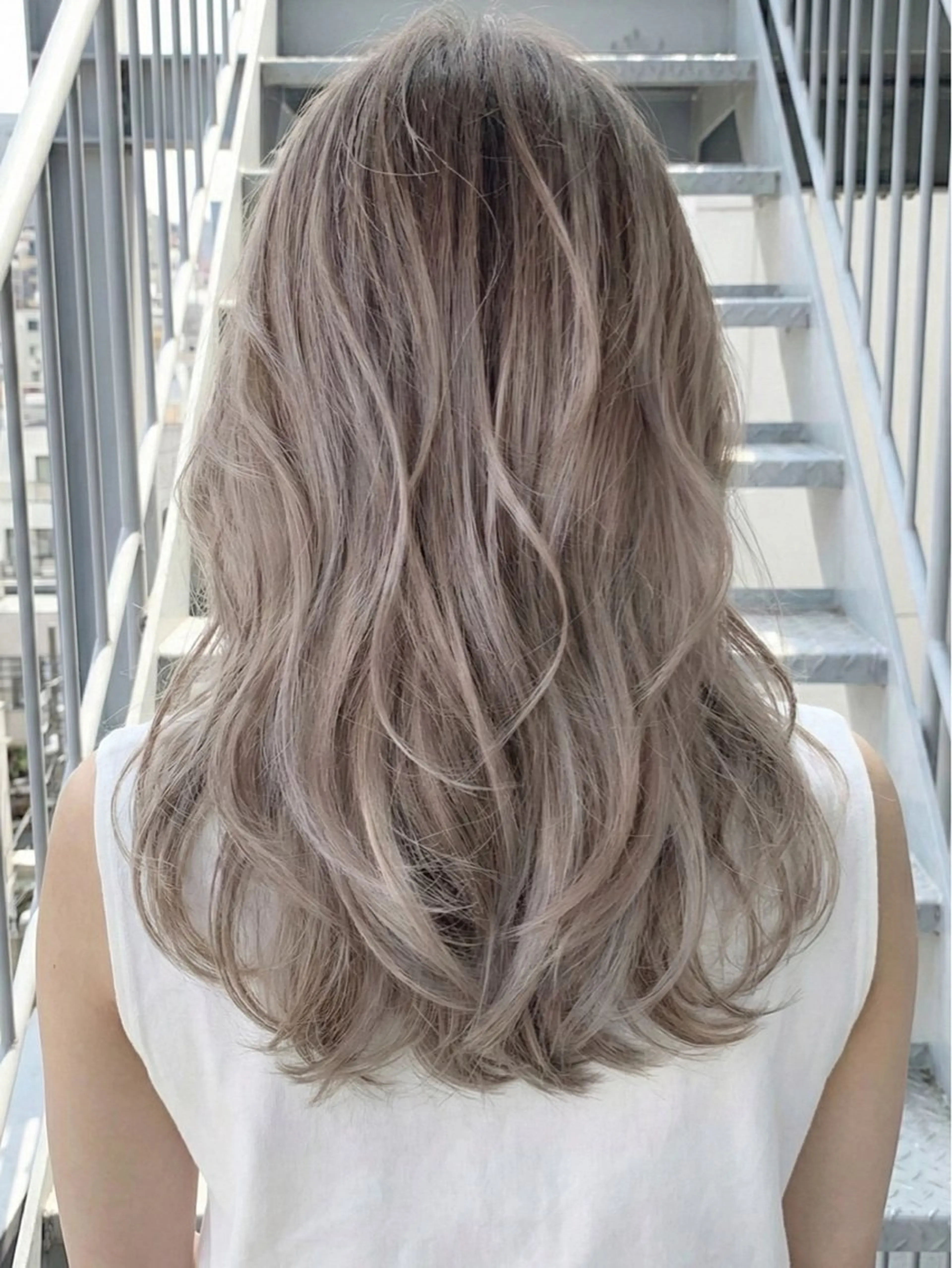 ロング カラー Rowel ローウェルのヘアスタイル