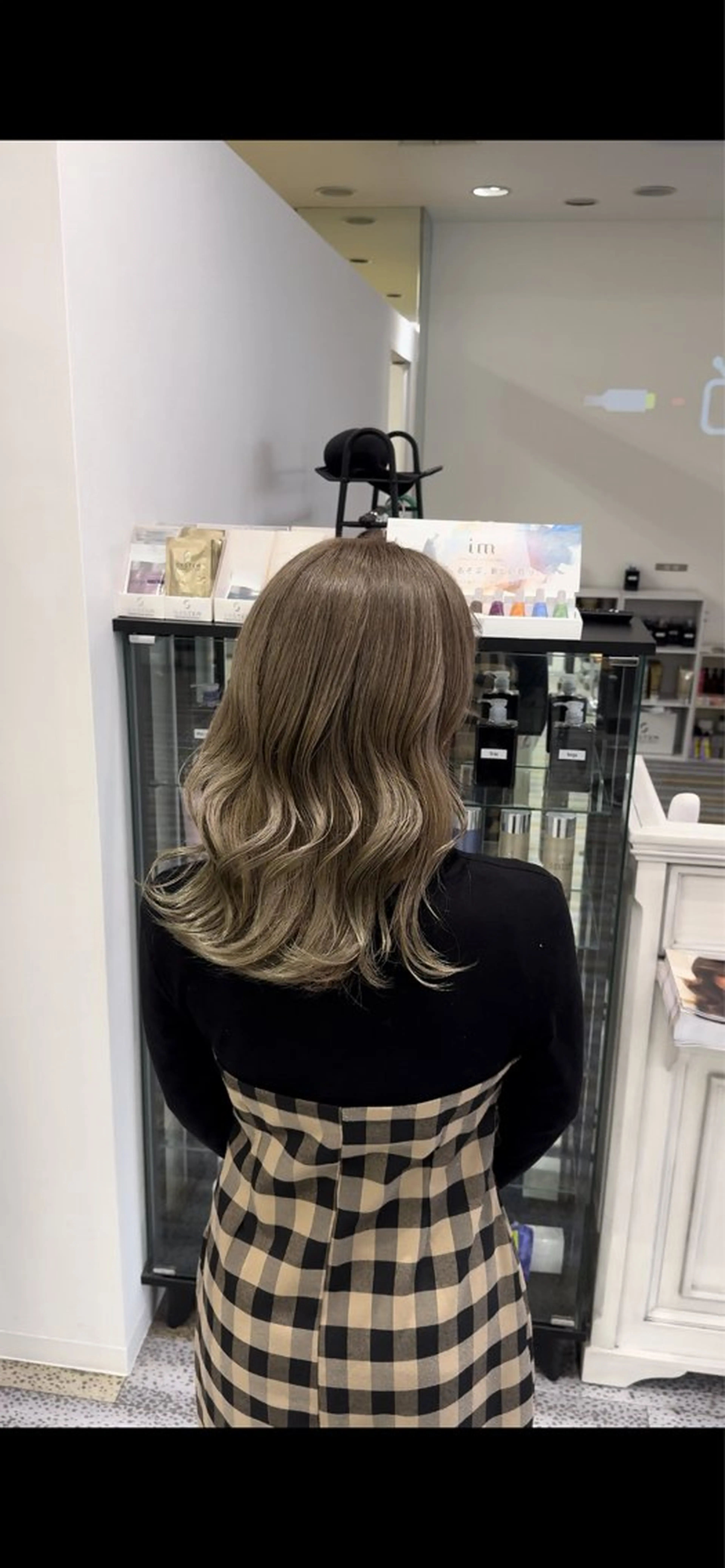 カラー 鈴木 ねねのヘアスタイル