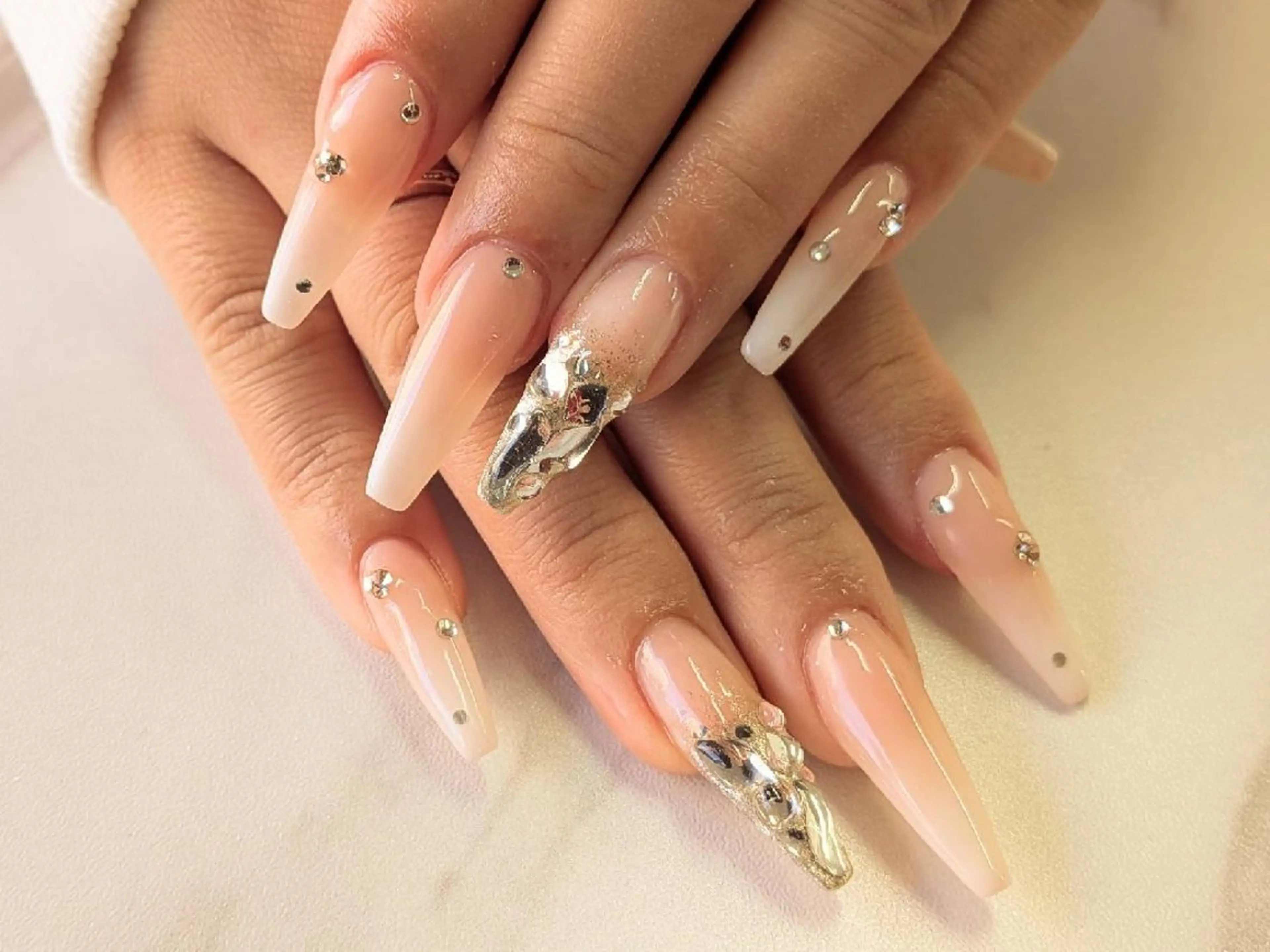 ネイル スカルプネイル ストーンネイル ハンドネイル バニーラッシュ Nail. HANAのネイルデザイン