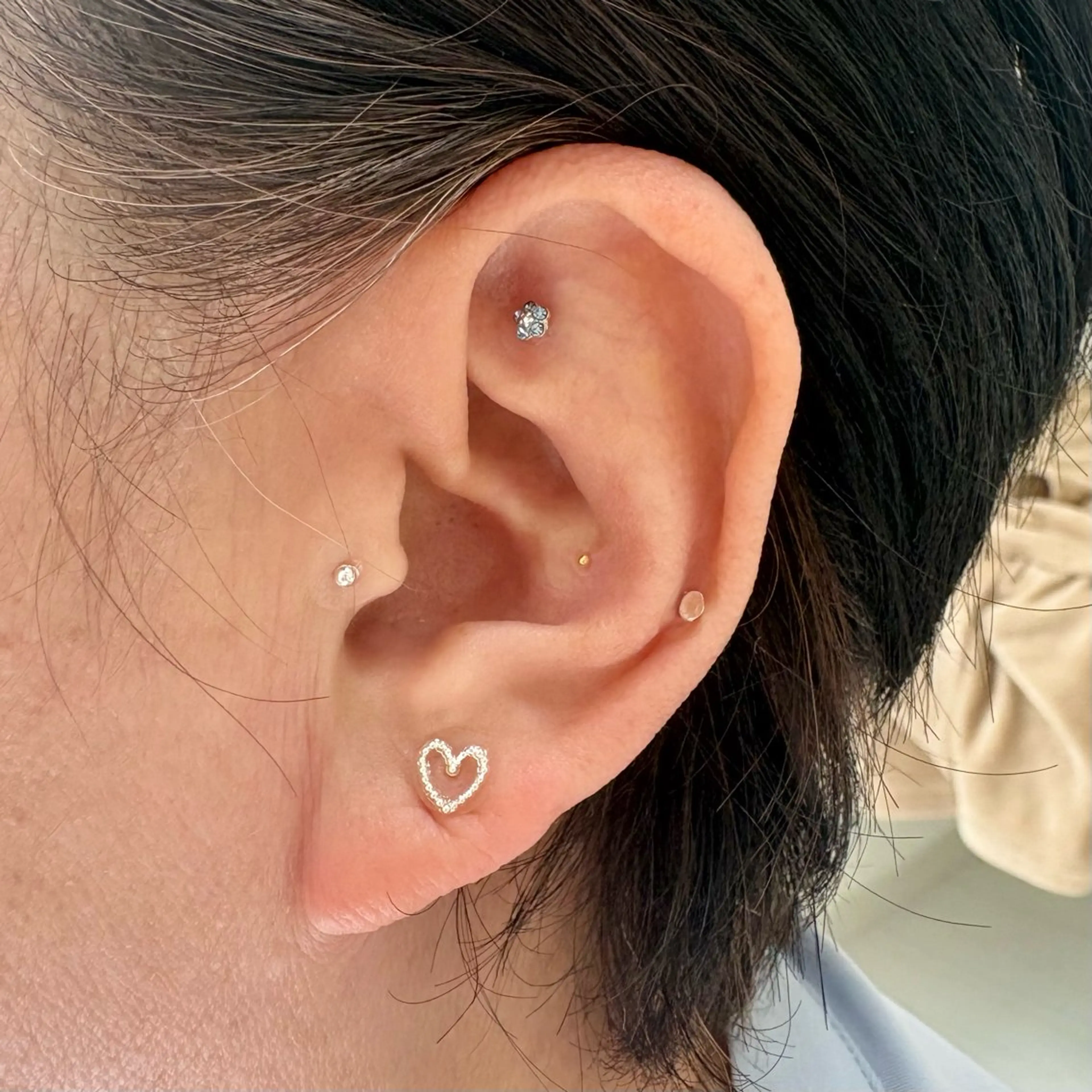 White/マツエク /まつパ/耳つぼのマツエク・マツパデザイン