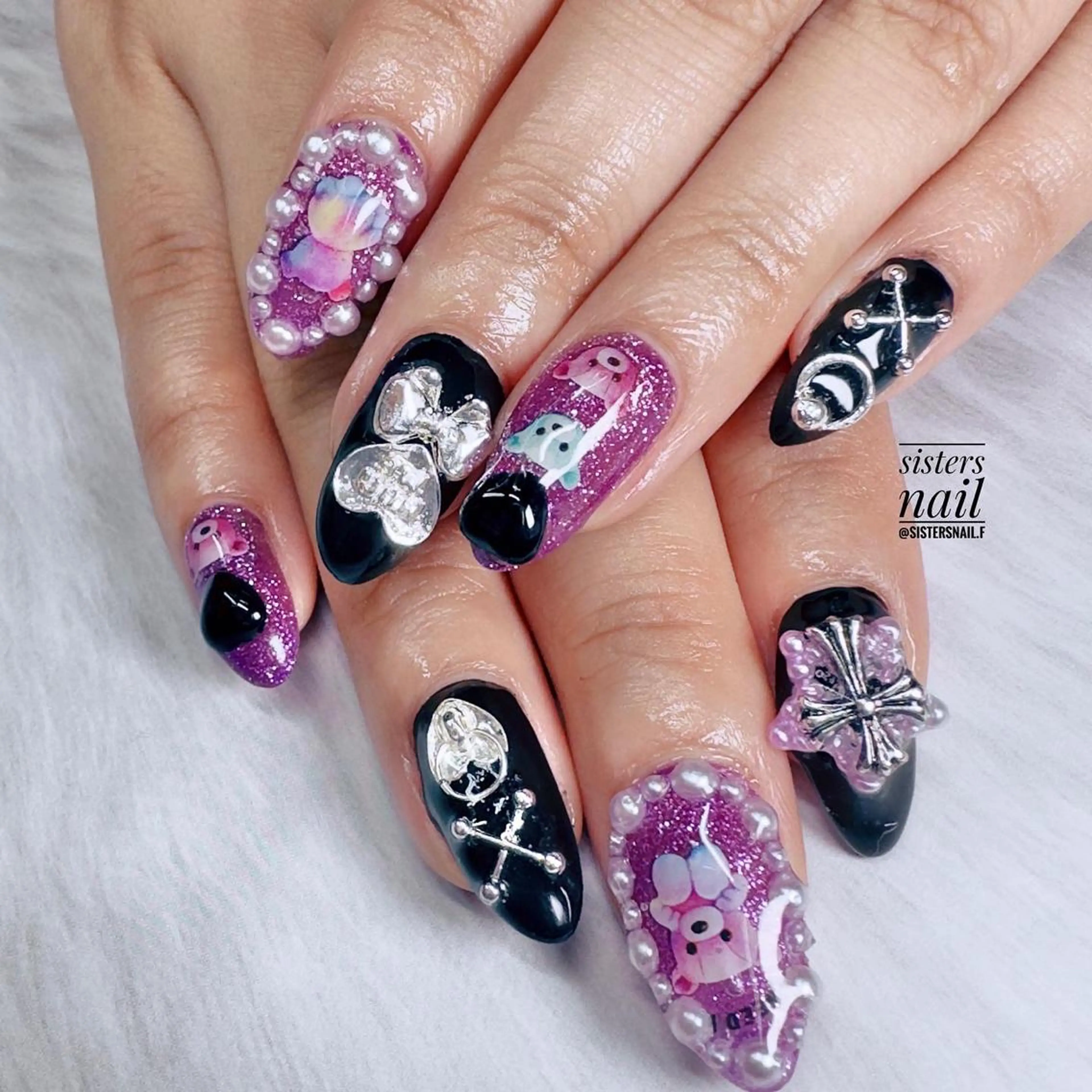 ネイル アートネイル ハロウィン ハート キラキラネイル パープル sisters nail.fのネイルデザイン
