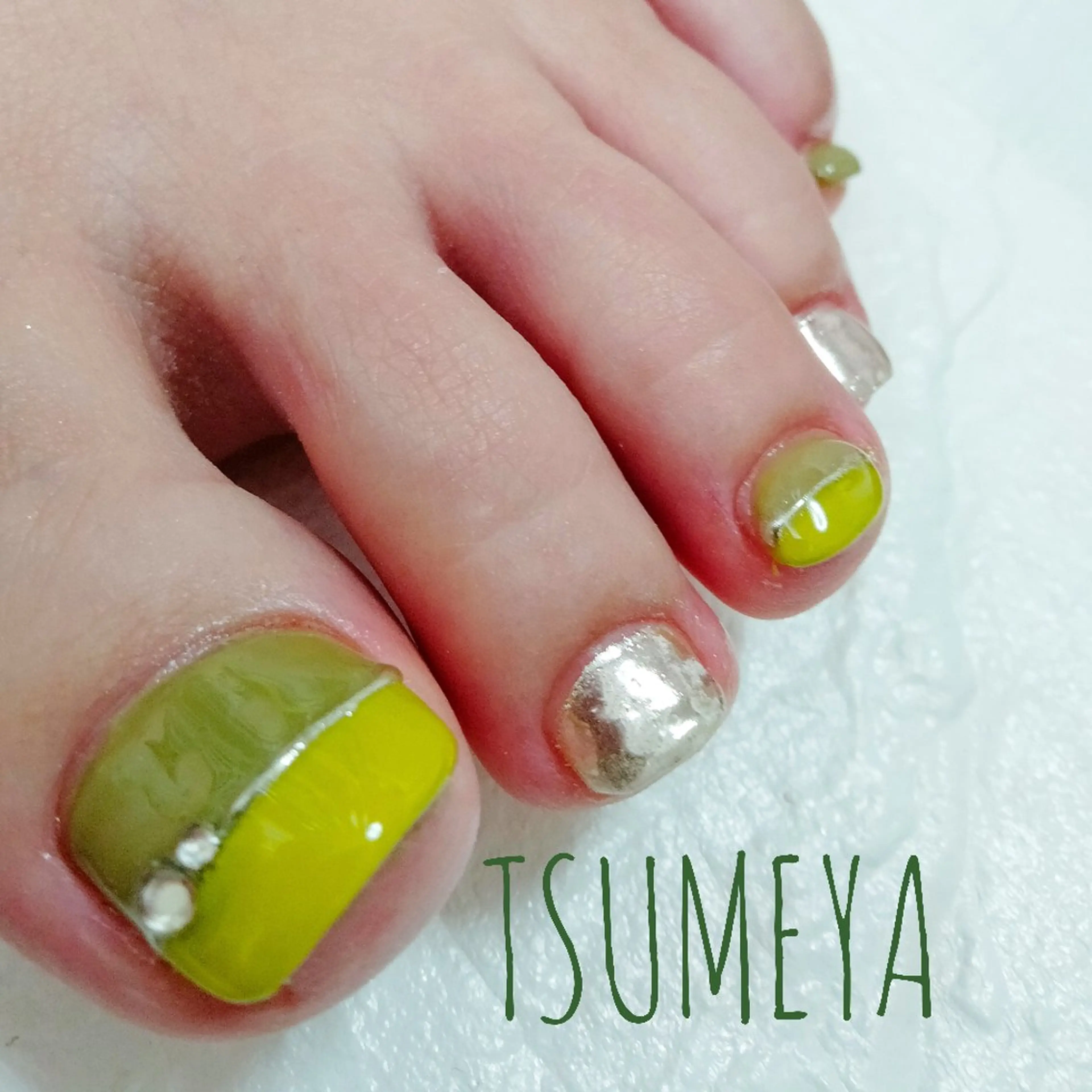 ネイル グリーン フットネイル _TSUMEYA _のネイルデザイン