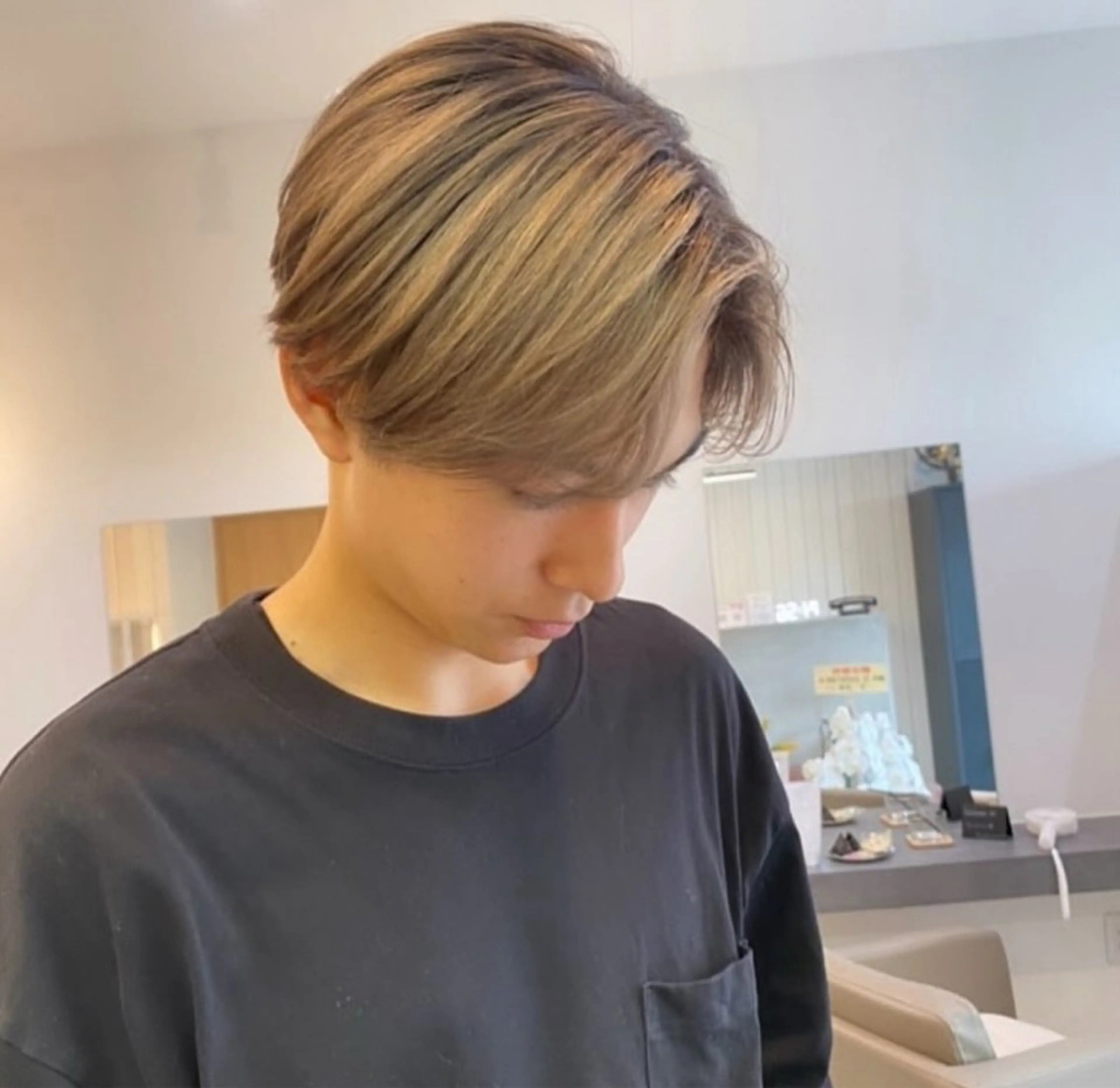 カット＋ブリーチカラー(ハイライト／デザインカラー)の写真