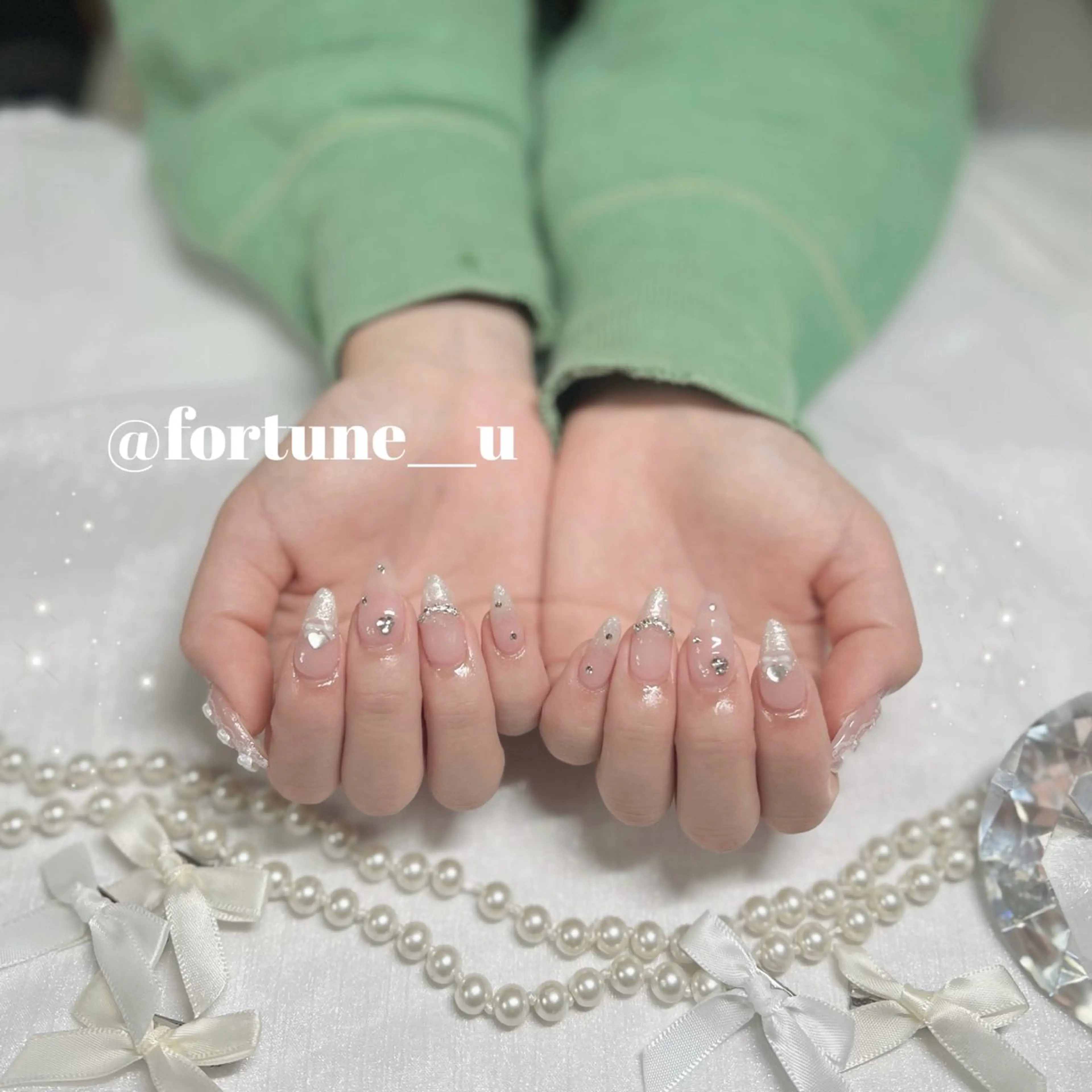 ネイル チークネイル ガーリー 韓国ネイル 水色 持ち込み ハンドネイル 💜✩.* Yuuna💜のネイルデザイン