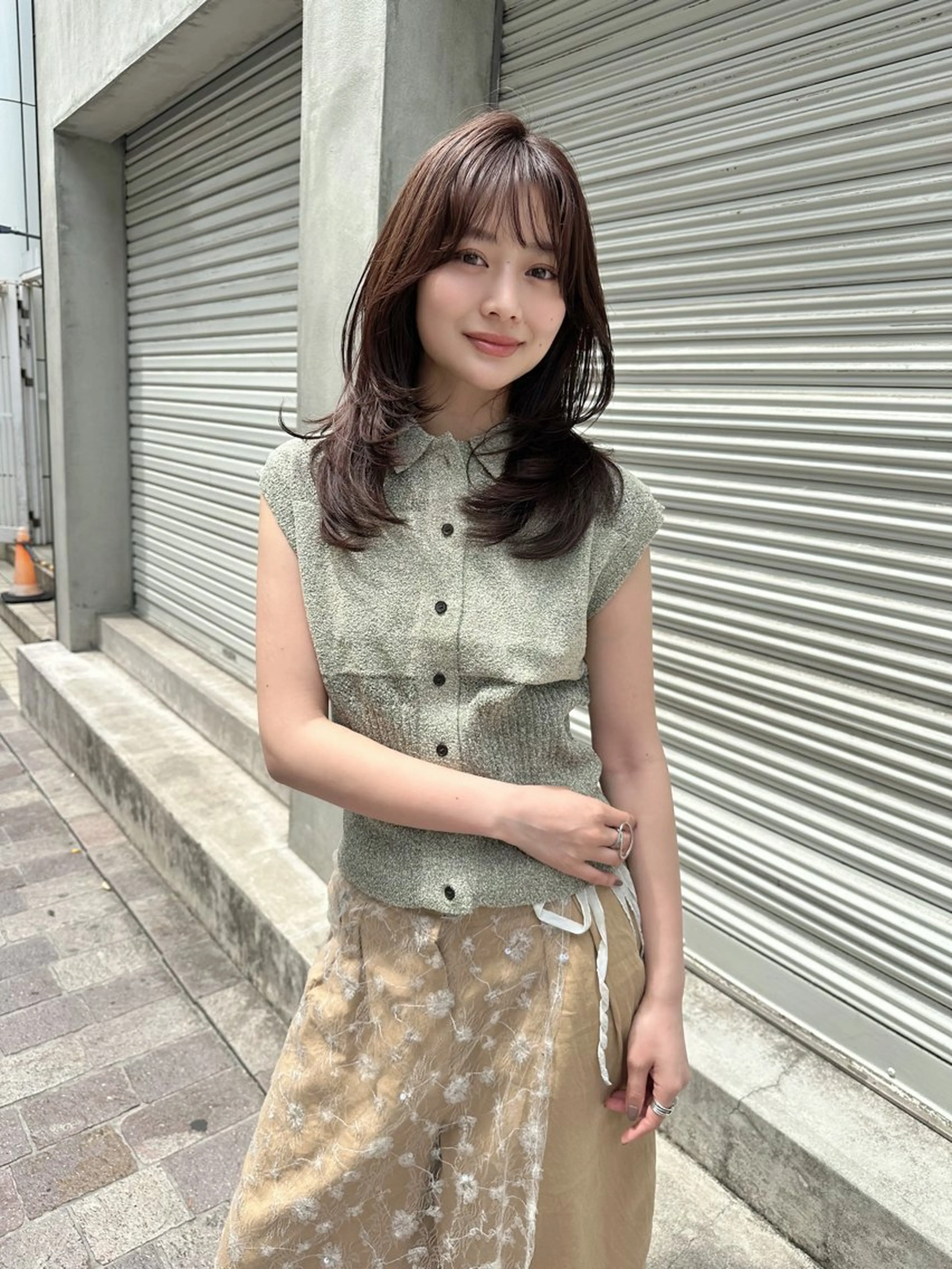 セミロング レイヤーカット 鎌倉 彩のヘアスタイル