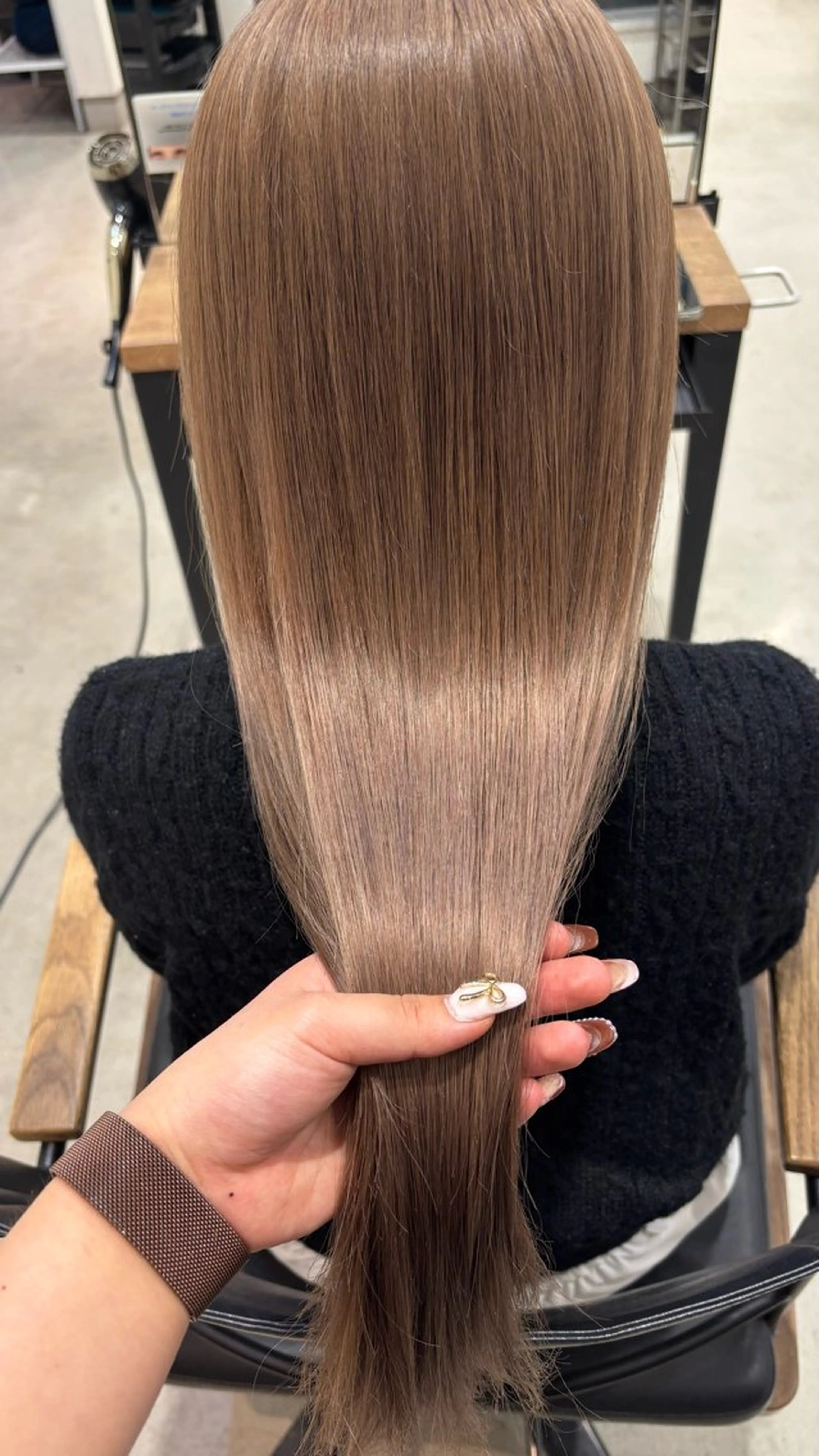 ロング ヘアカラー 根岸 麻菜のヘアスタイル