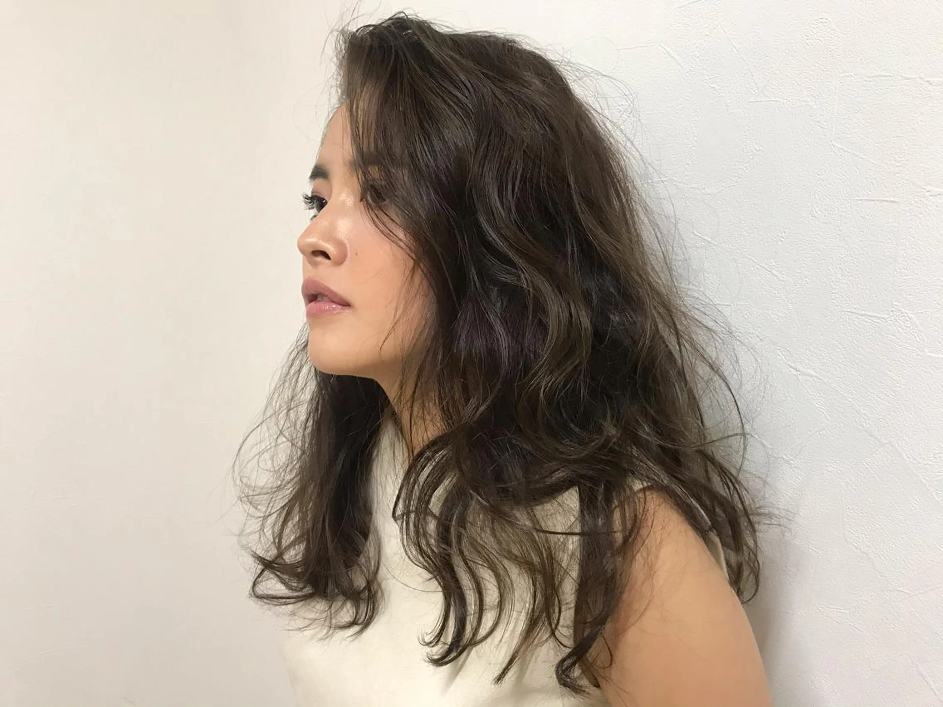 ロング カラー ベージュカラー RHAIRSALON 西山梓のヘアスタイル