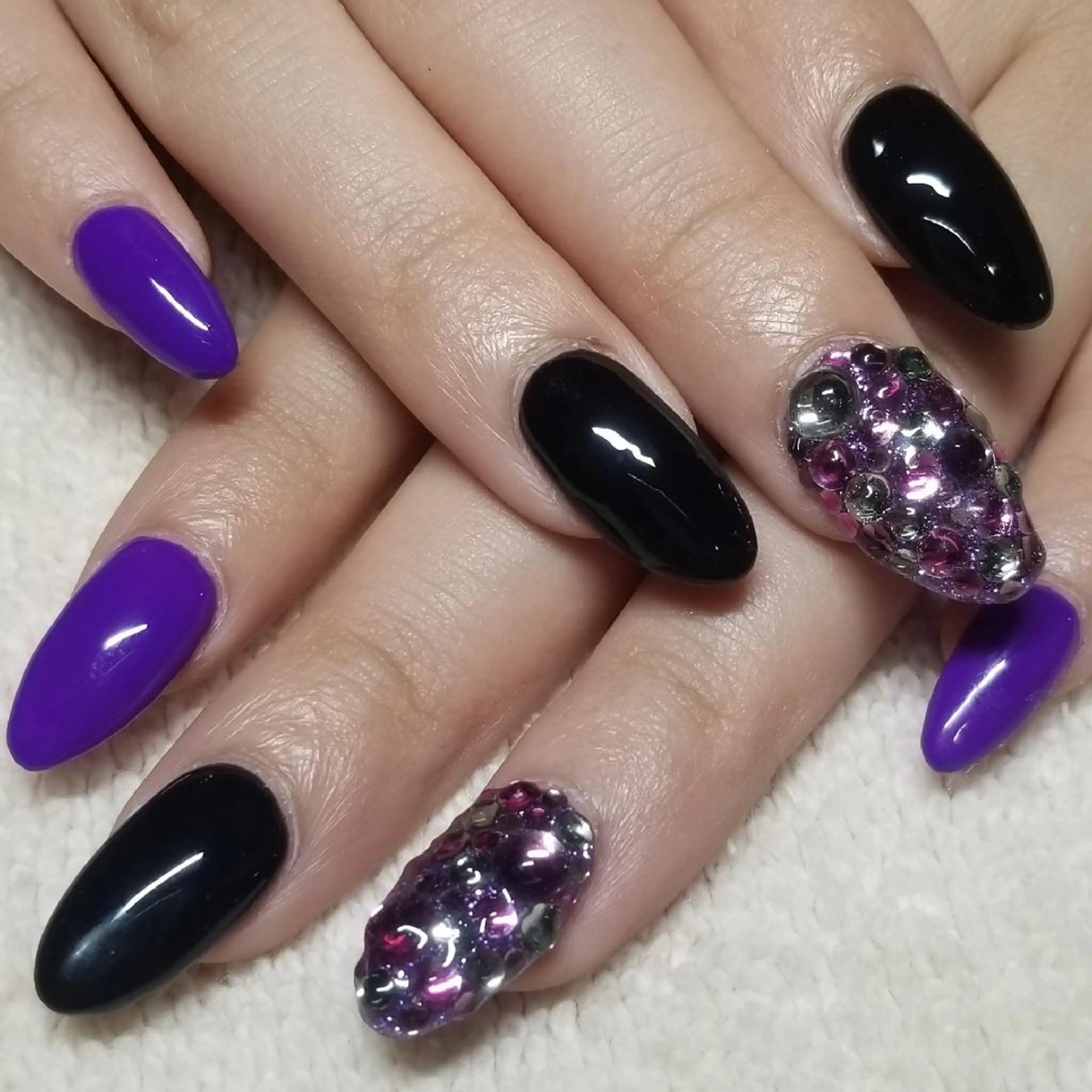 ネイル パープル ストーンネイル ハンドネイル よしだ ひろきのネイルデザイン