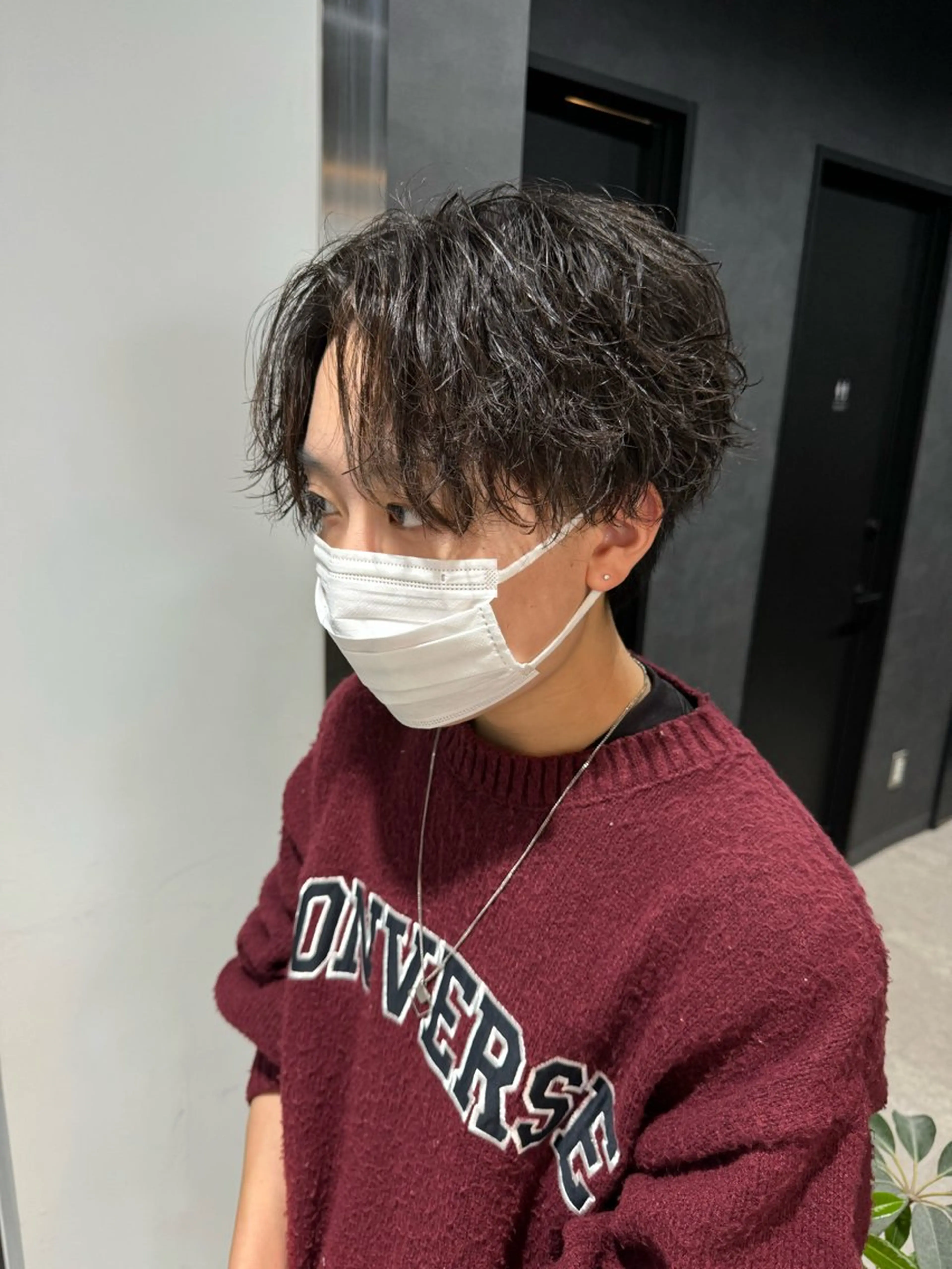 ショート カラー パーマ ヘアアレンジ メンズ メンズブリーチ センターパート メンズハイライト メンズハイトーン マッシュ スパイキー/フェザー /波巻き/かいとのヘアスタイル