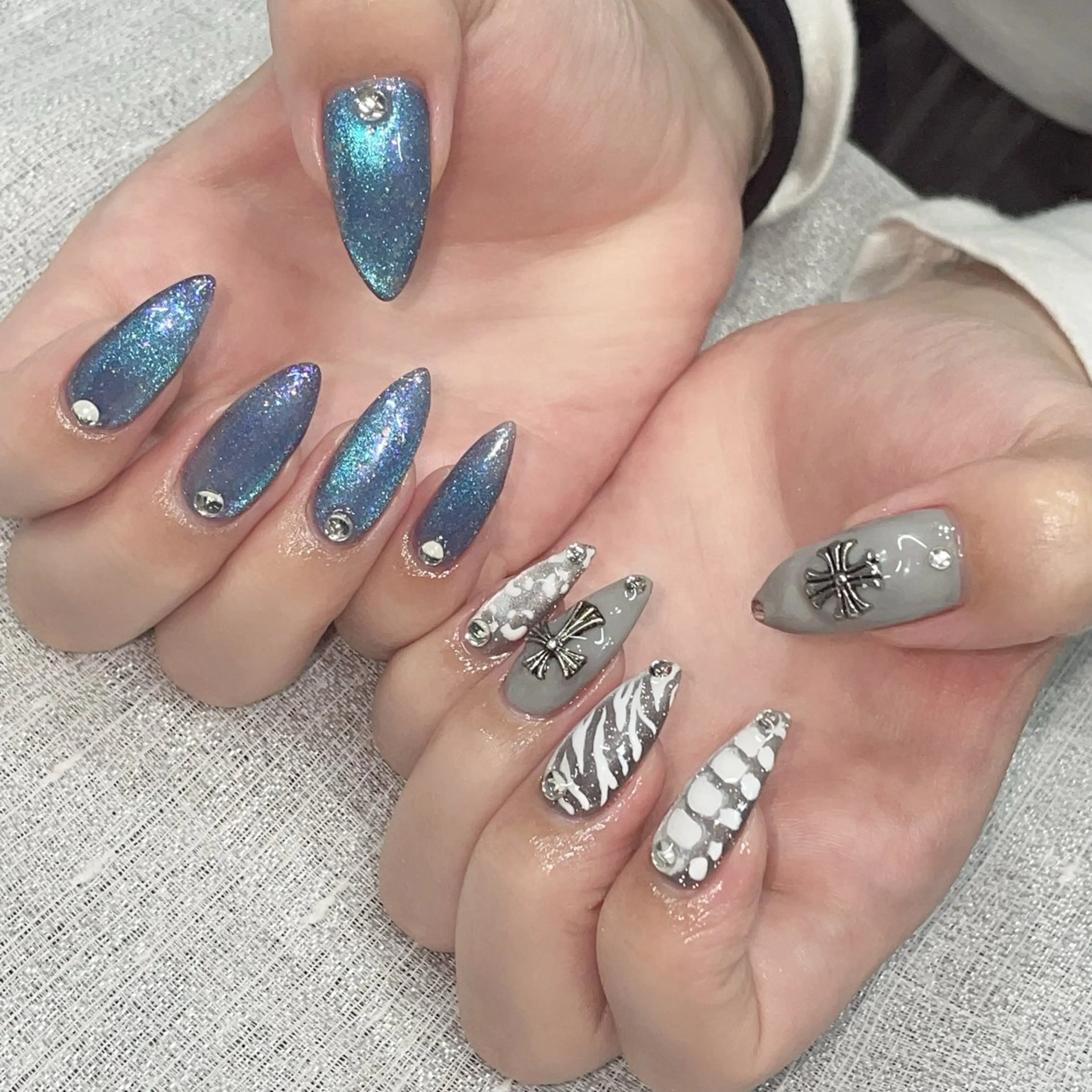 ネイル アニマル柄 マグネットネイル 林 ✨syousyouのネイルデザイン