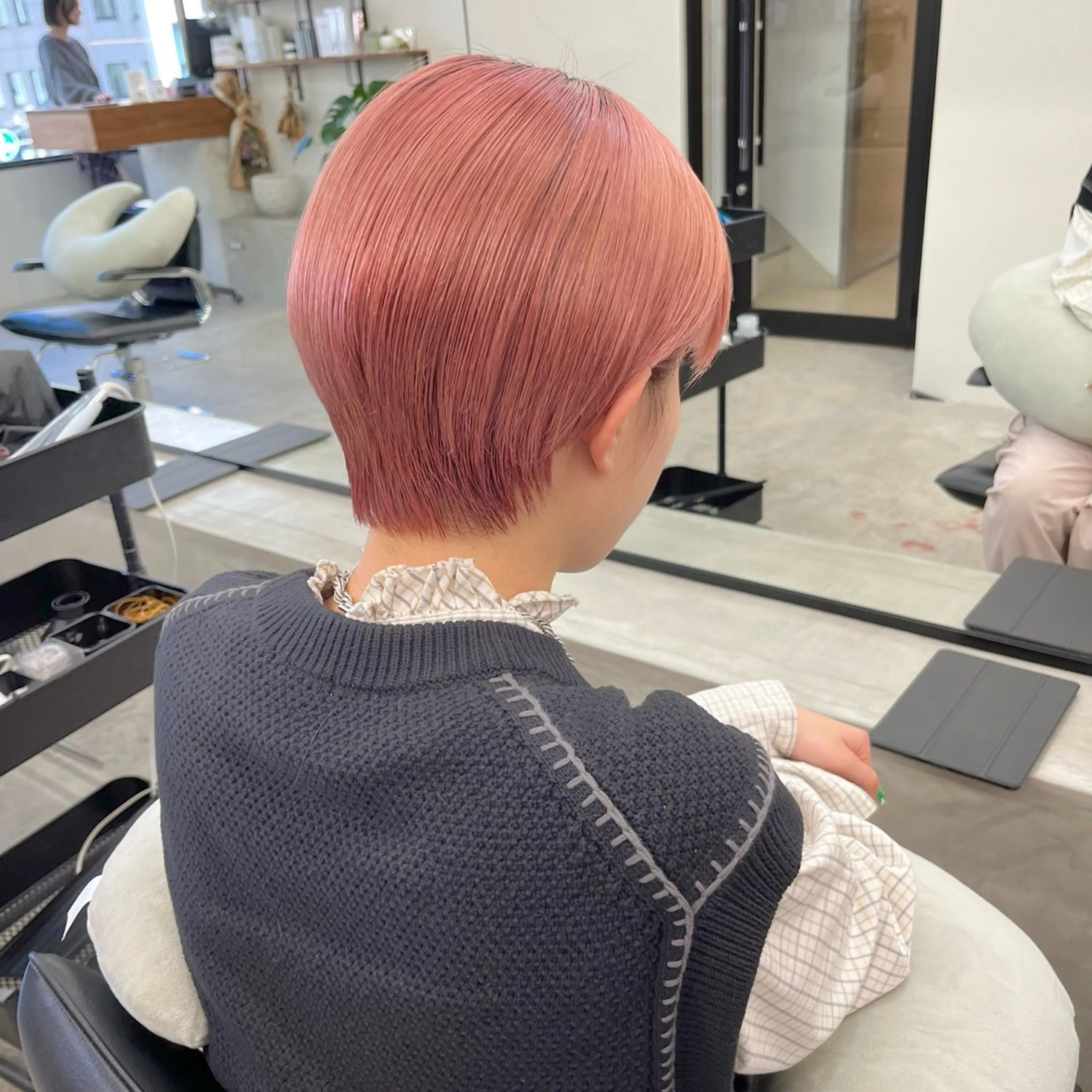 ショート カラー ブリーチ ブリーチなしカラー ピンクカラー ボブ レイヤーカット カット ヘアカラー トリートメント 初めてのショート お任せください✂️のヘアスタイル
