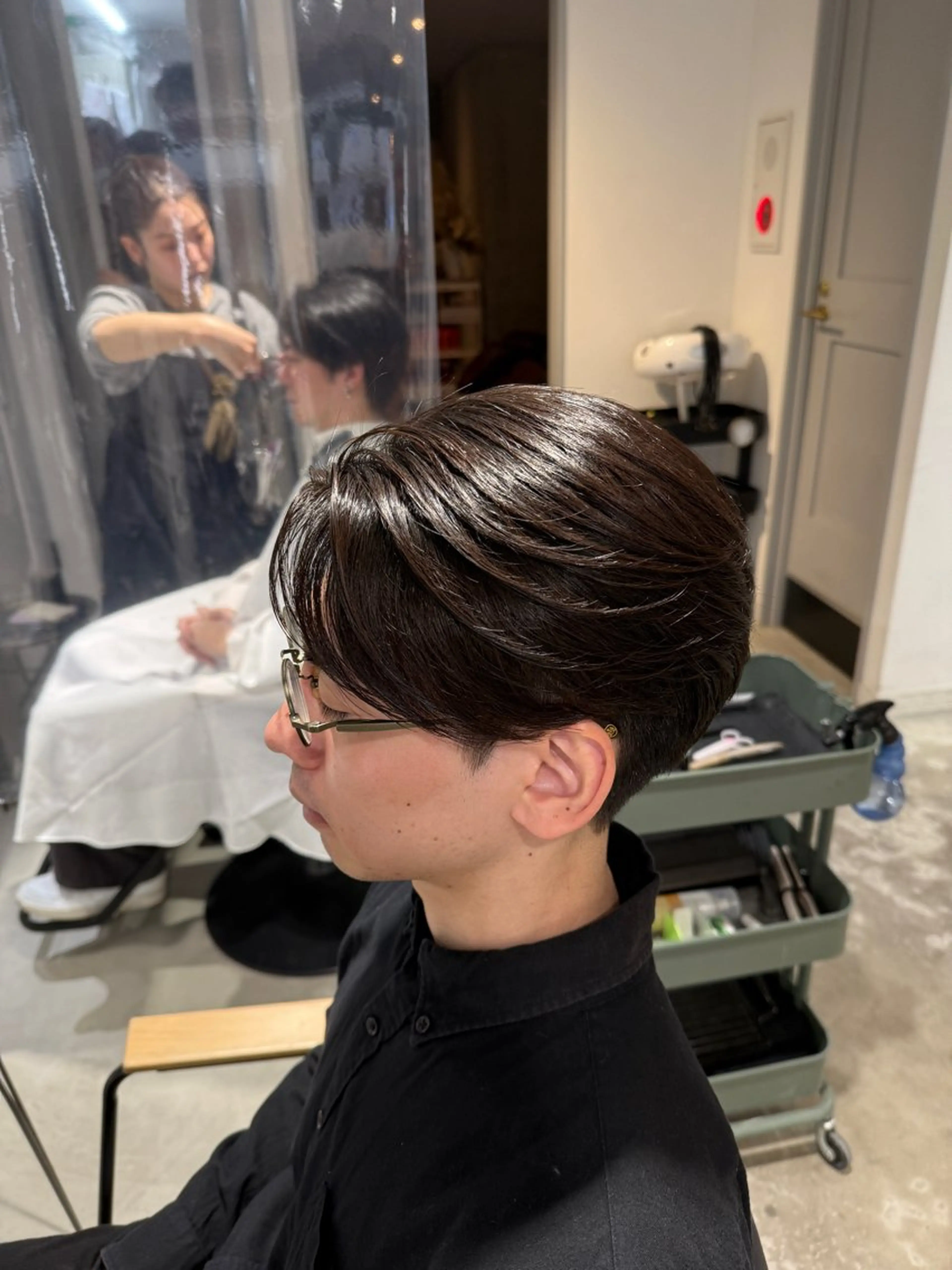 ミディアム パーマ メンズ センターパート 縮毛矯正 ニュアンスパーマ ストレートパーマ カット 縮毛矯正 メンズカットパーマ ✂️ JOYAのヘアスタイル