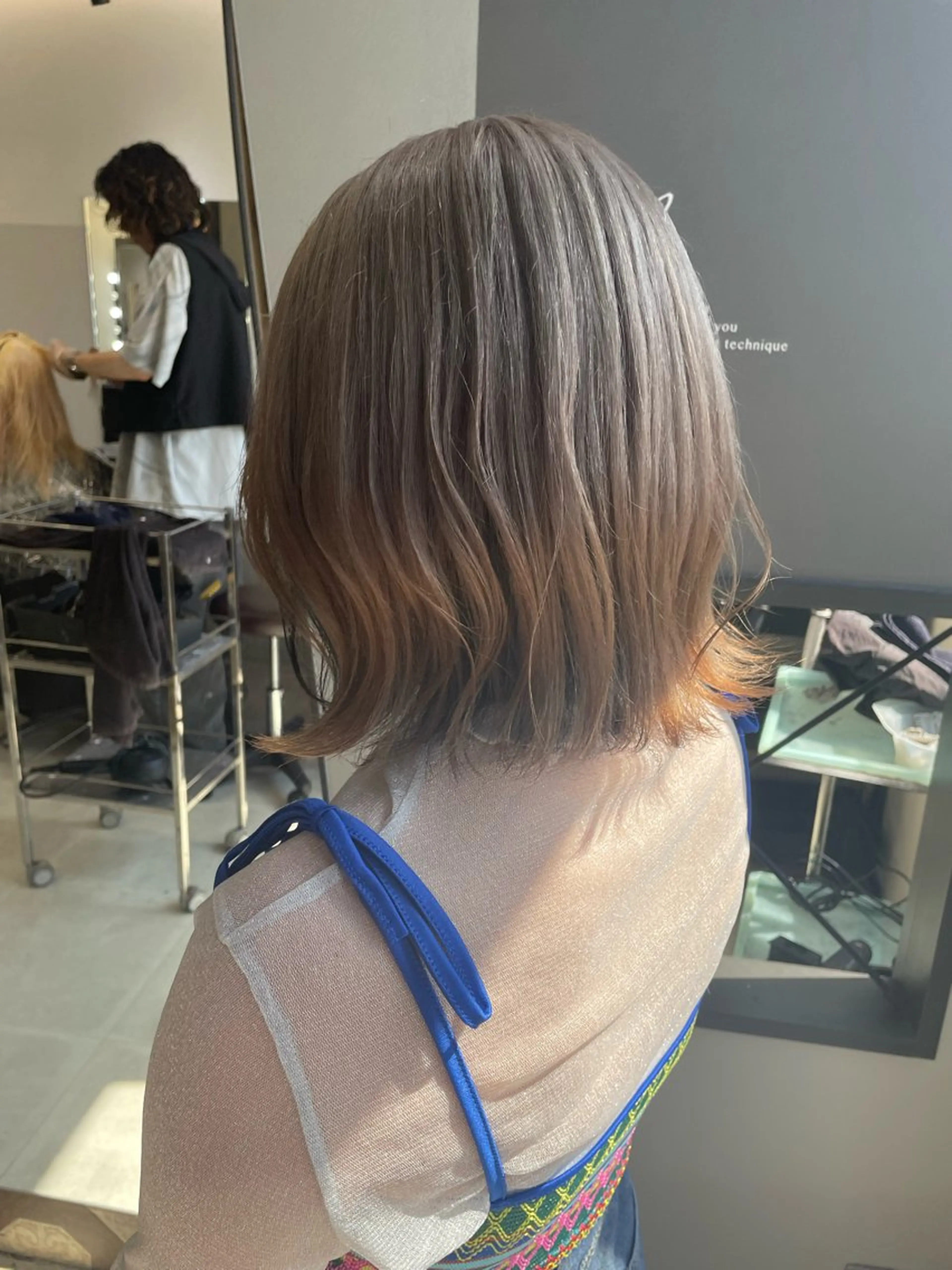 カラー AIRI layer cut hairのヘアスタイル
