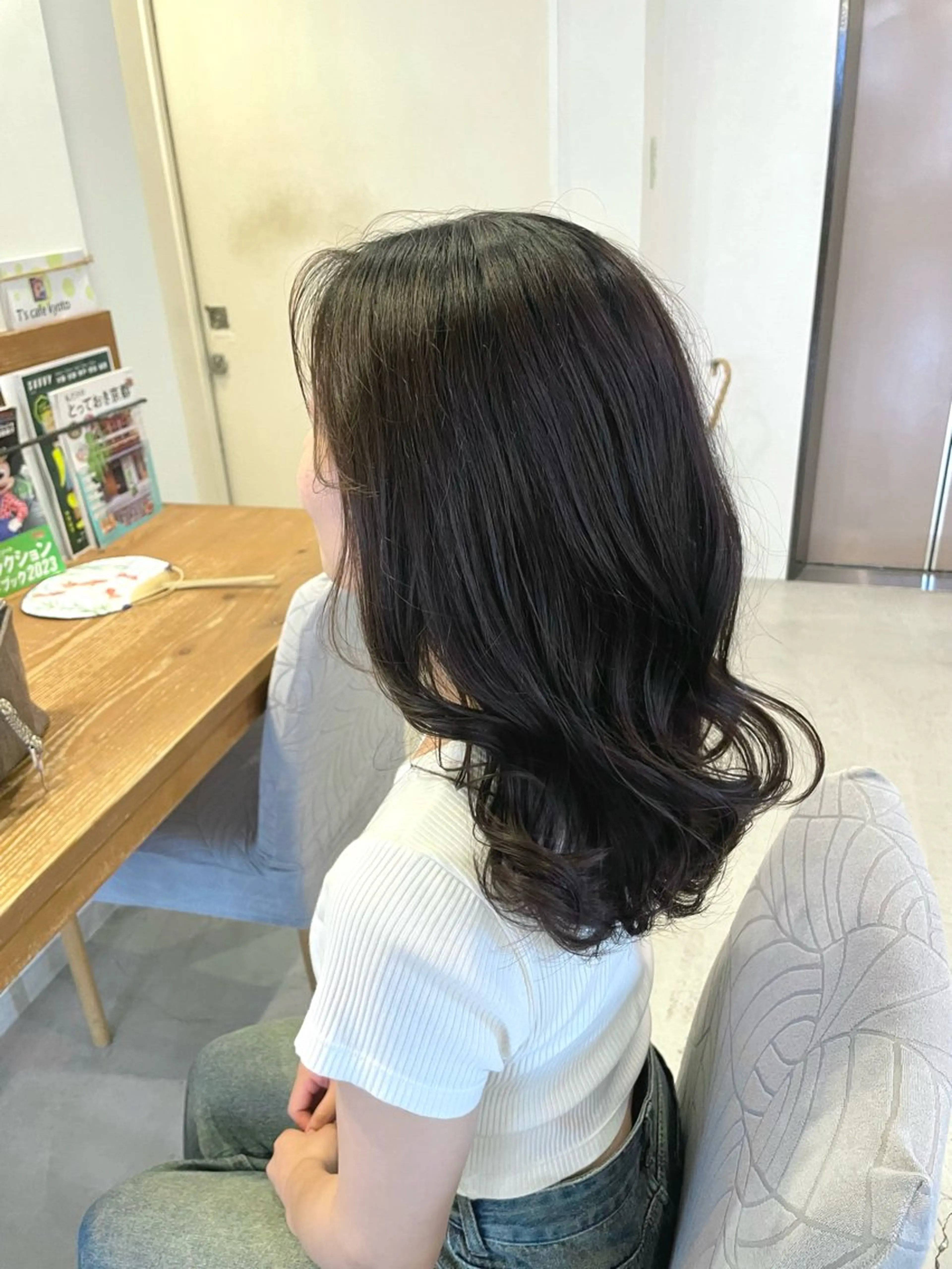 ロング 上山 萌音のヘアスタイル