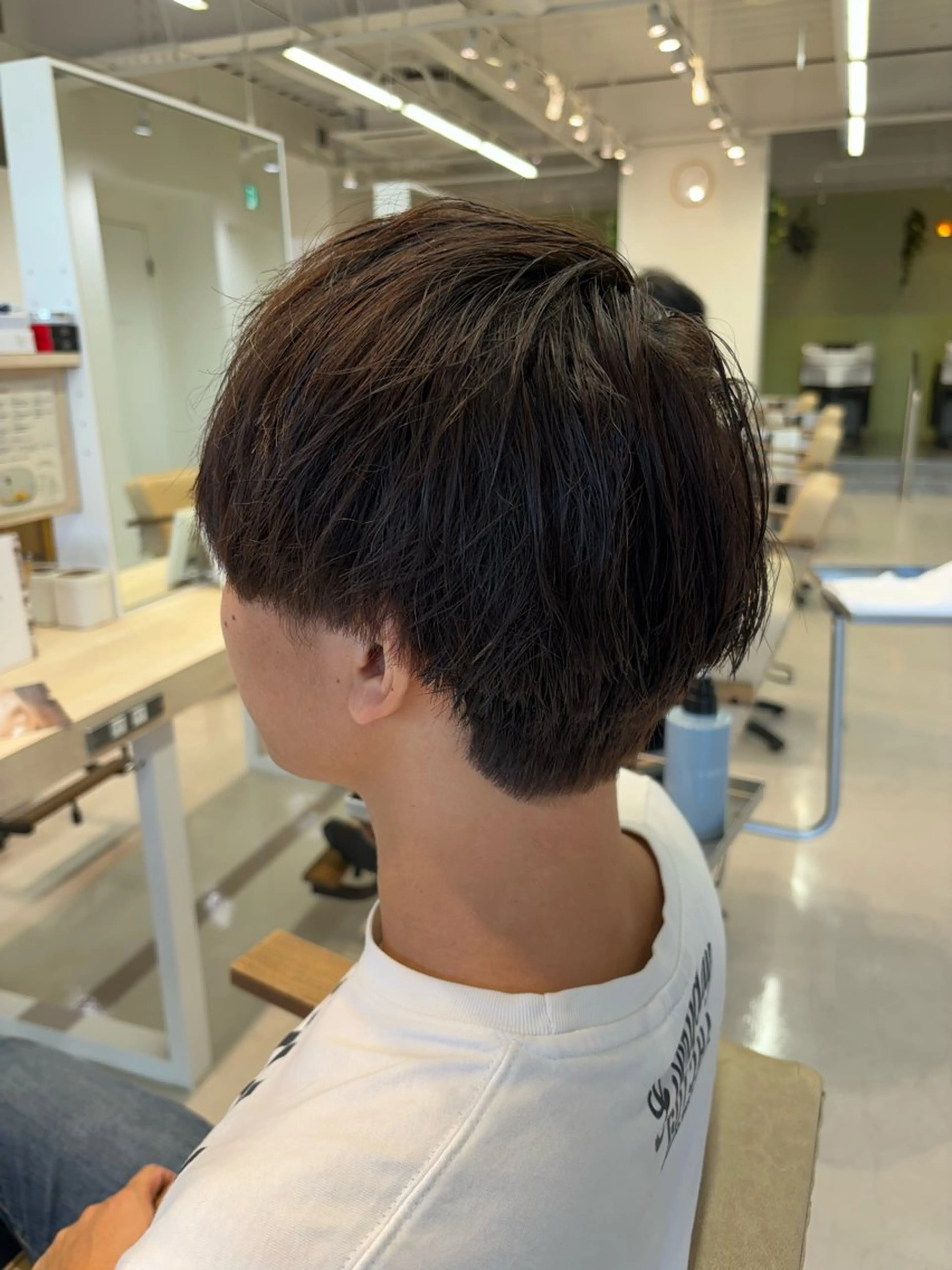 メンズ ビジネス フェードカット マッシュ スキンフェード ツーブロック カット ニュアンスパーマ/ フェザー/マッシュのヘアスタイル