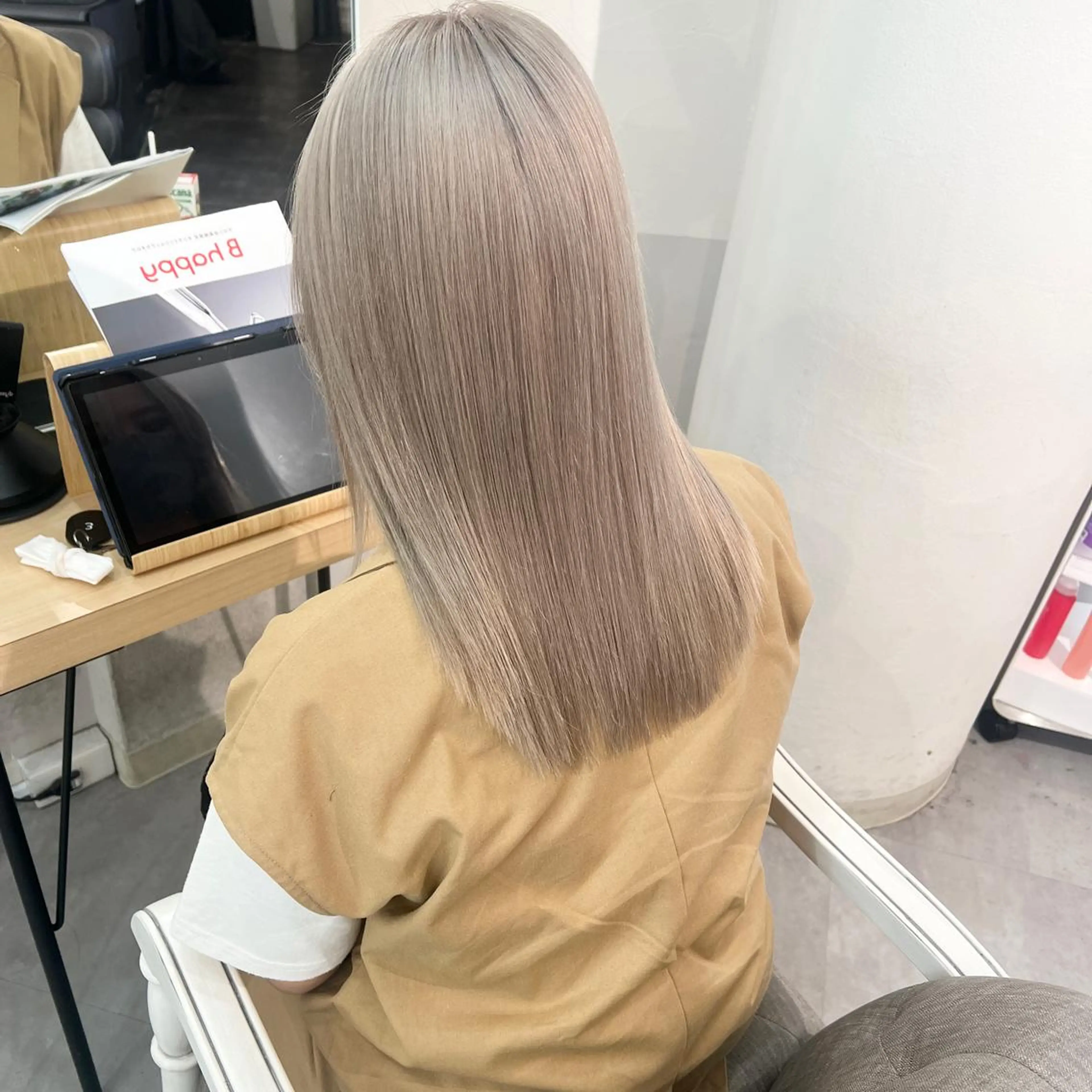 ロング ヘアカラー エクステ piLLon・ keinaのヘアスタイル