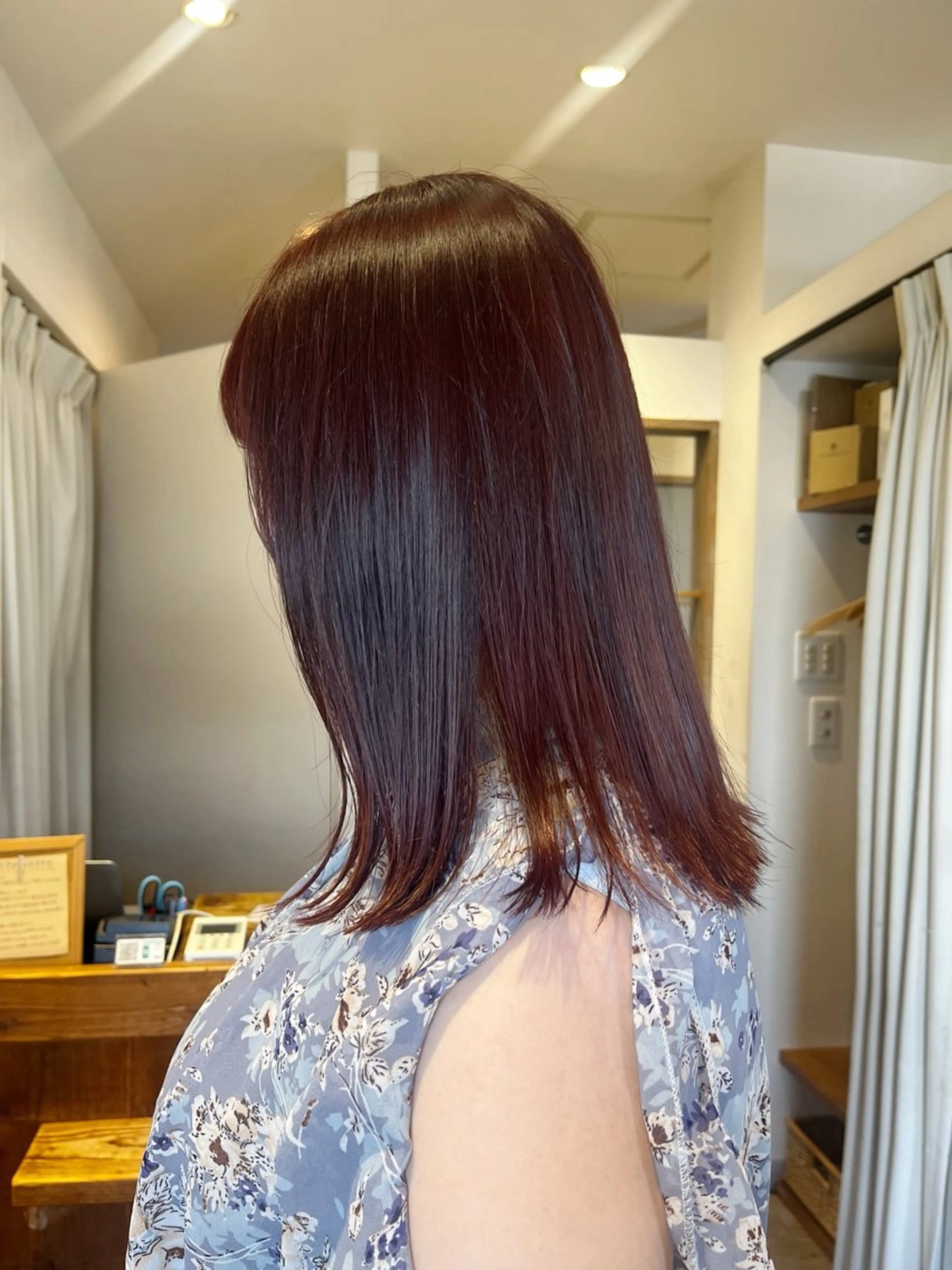 セミロング カラー ブリーチ ボルドーカラー ダブルカラー ブリーチなしカラー レッドカラー カット ヘアカラー トリートメント 上品な暖色/丸みボブ Chie🪷のヘアスタイル