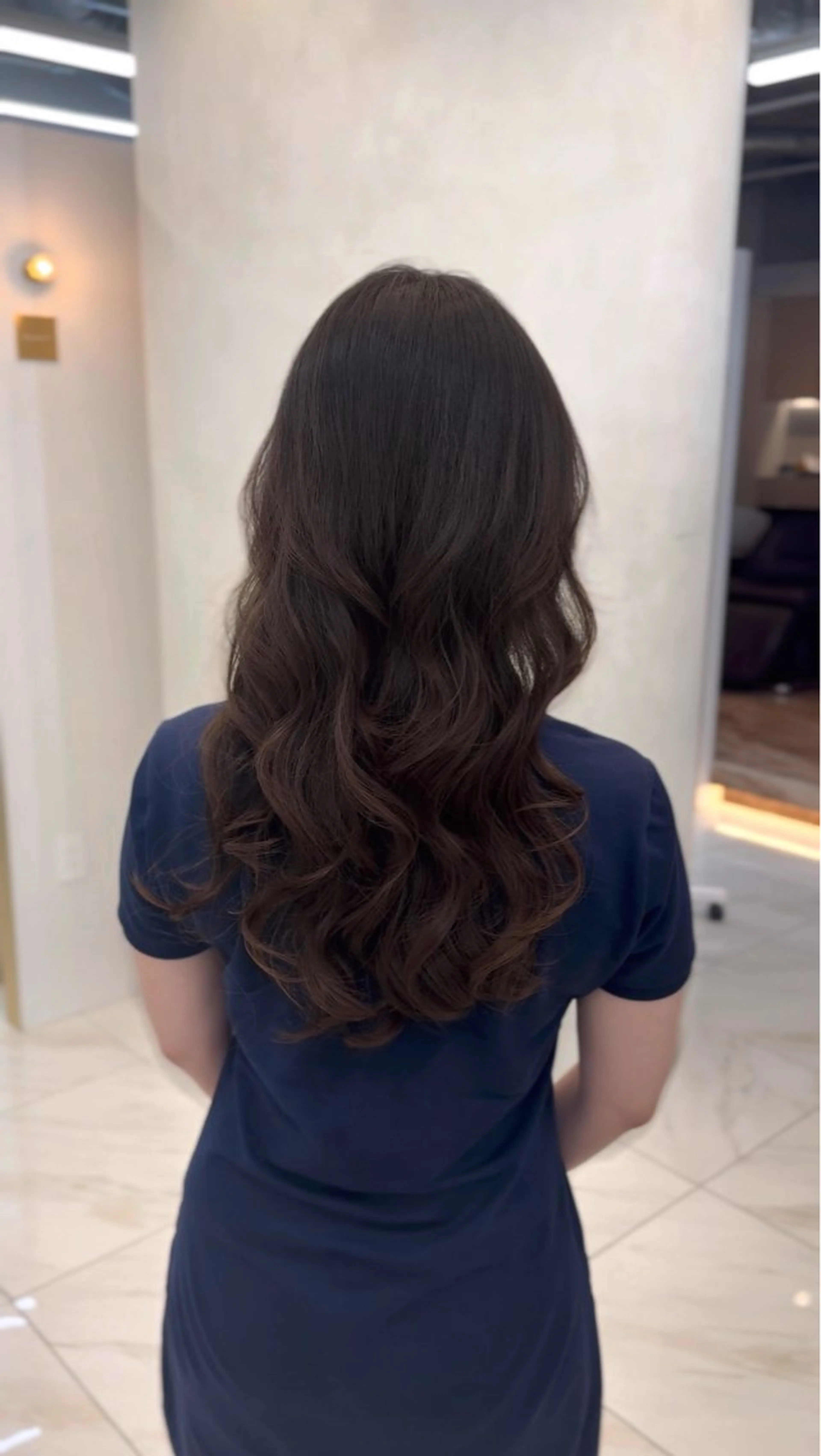 ロング ARMONY OMOTESANDO所属・本田秀幸 コテ巻き風パーマのヘアスタイル