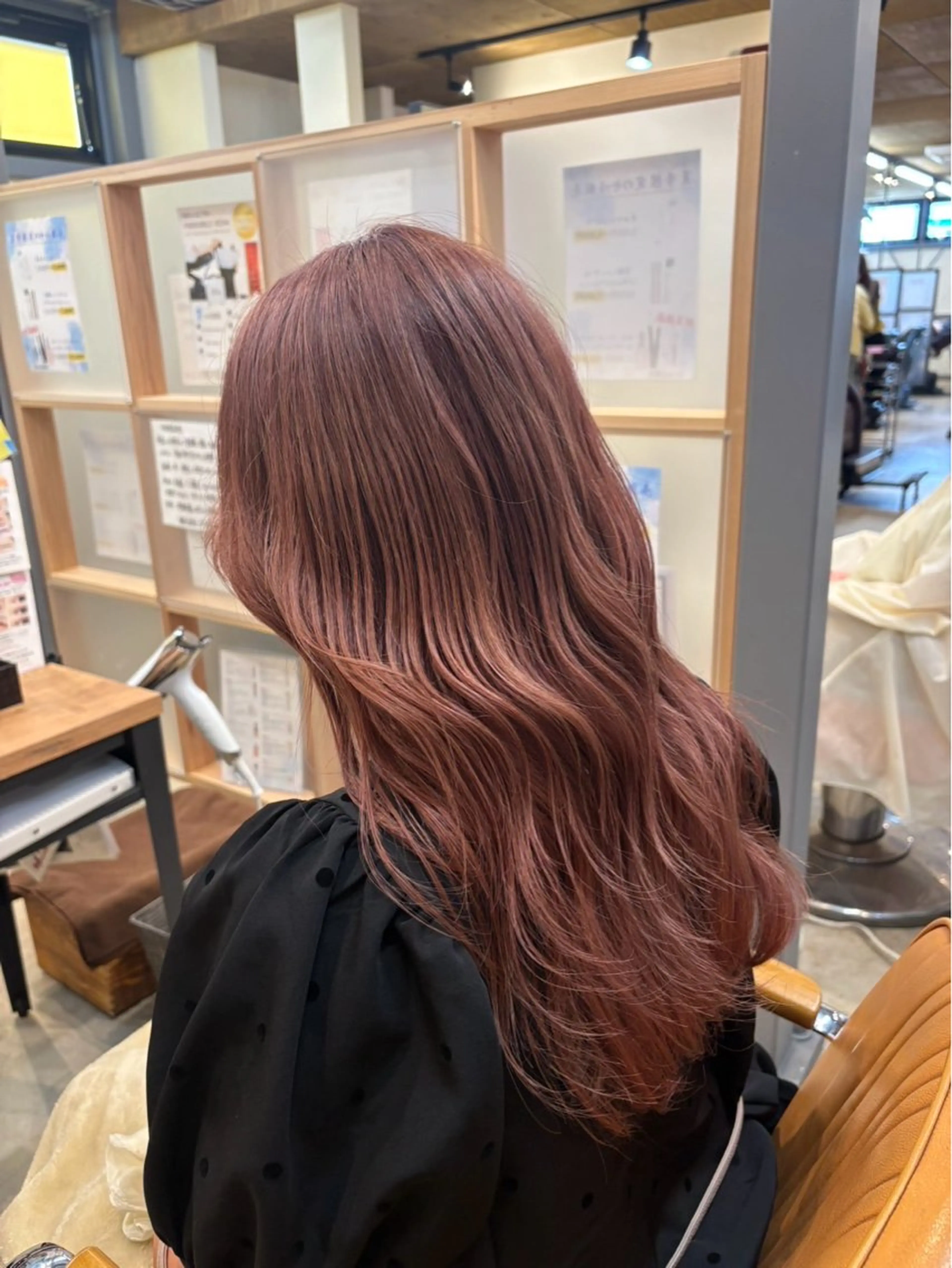 ロング カラー ベージュカラー 透明感カラー ピンクカラー ロング ユウリ YURIのヘアスタイル