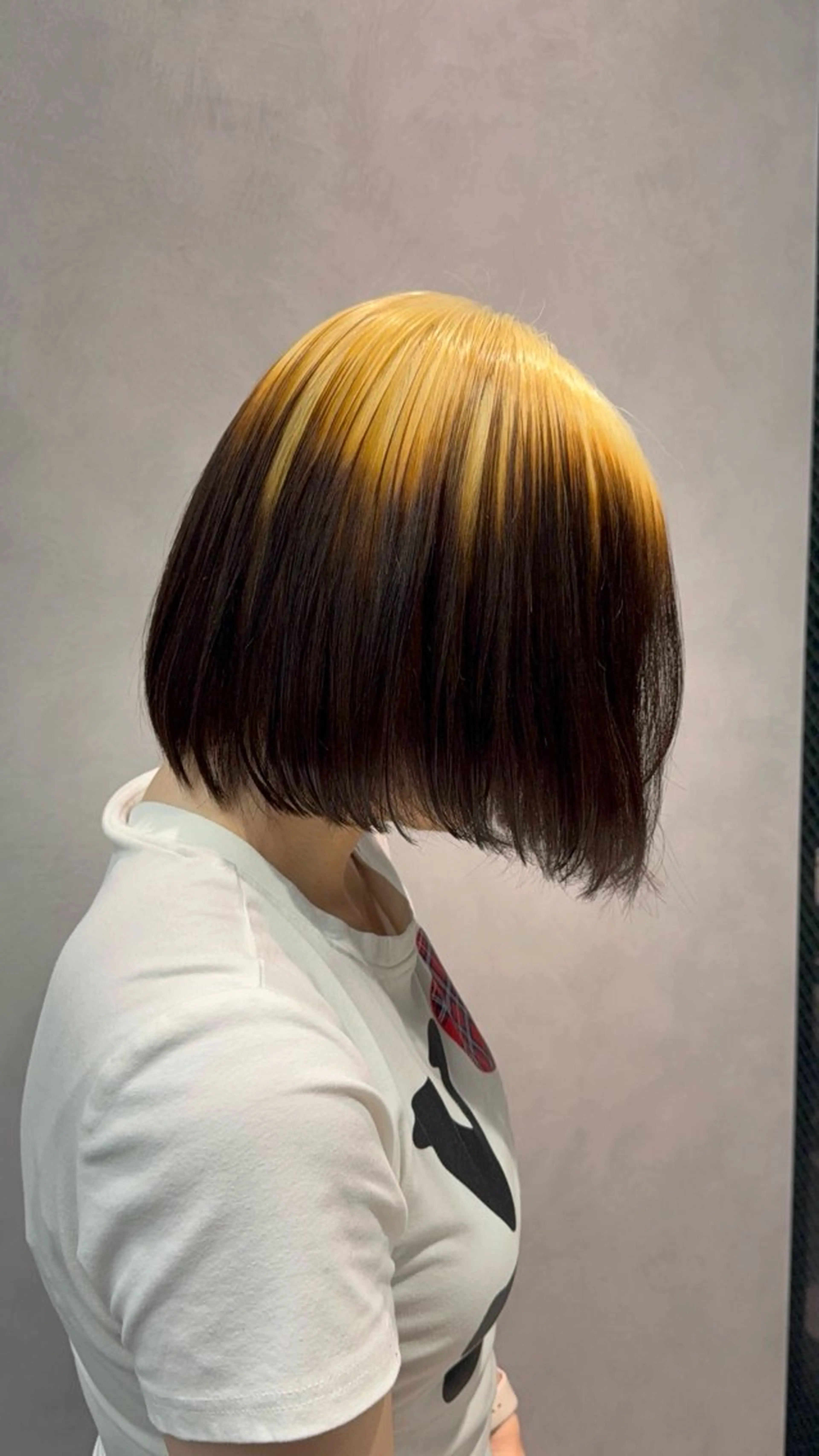 セミロング カラー ブリーチ 抜きっぱなしブロンド ブロンド ケアブリーチ ダブルカラー ヘアカラー トリートメント インナーカラー 推し ブリーチ  髪質改善のヘアスタイル