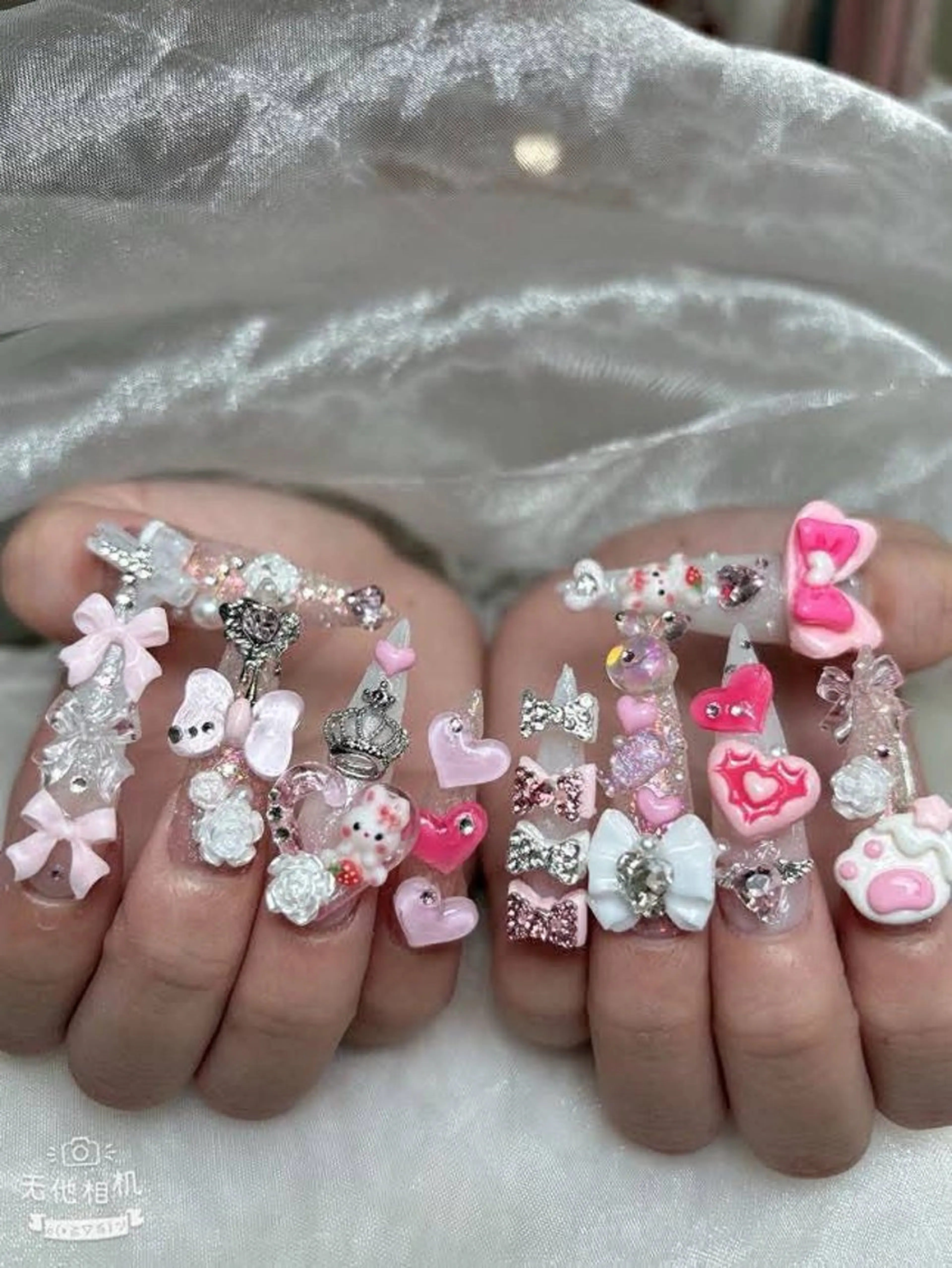 ネイル オーロラネイル クリアネイル フラッシュネイル ジェルネイル グラデーション ハンドネイル Amee Nail Salonのネイルデザイン