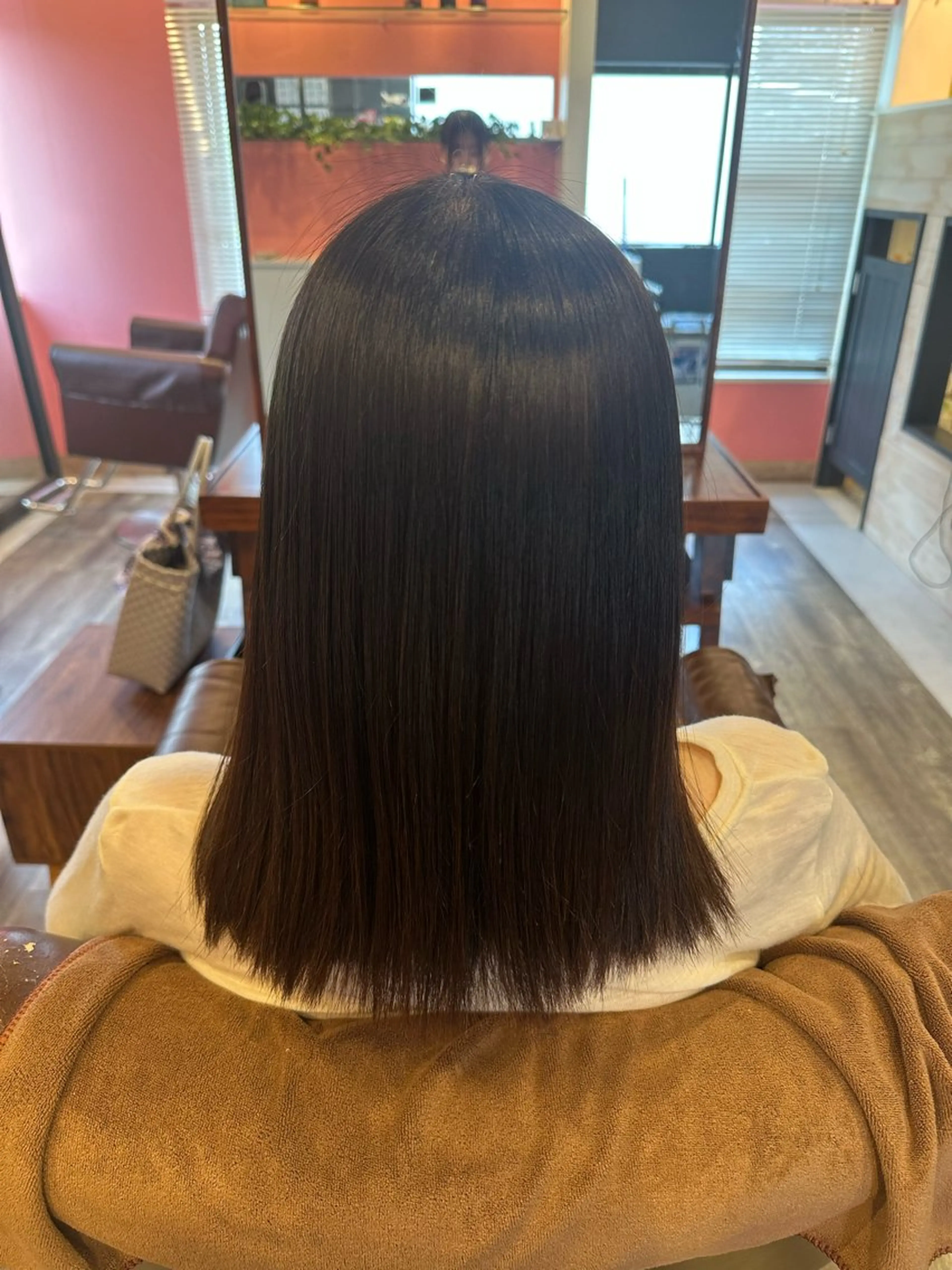 ミディアム カット 安達 望のヘアスタイル