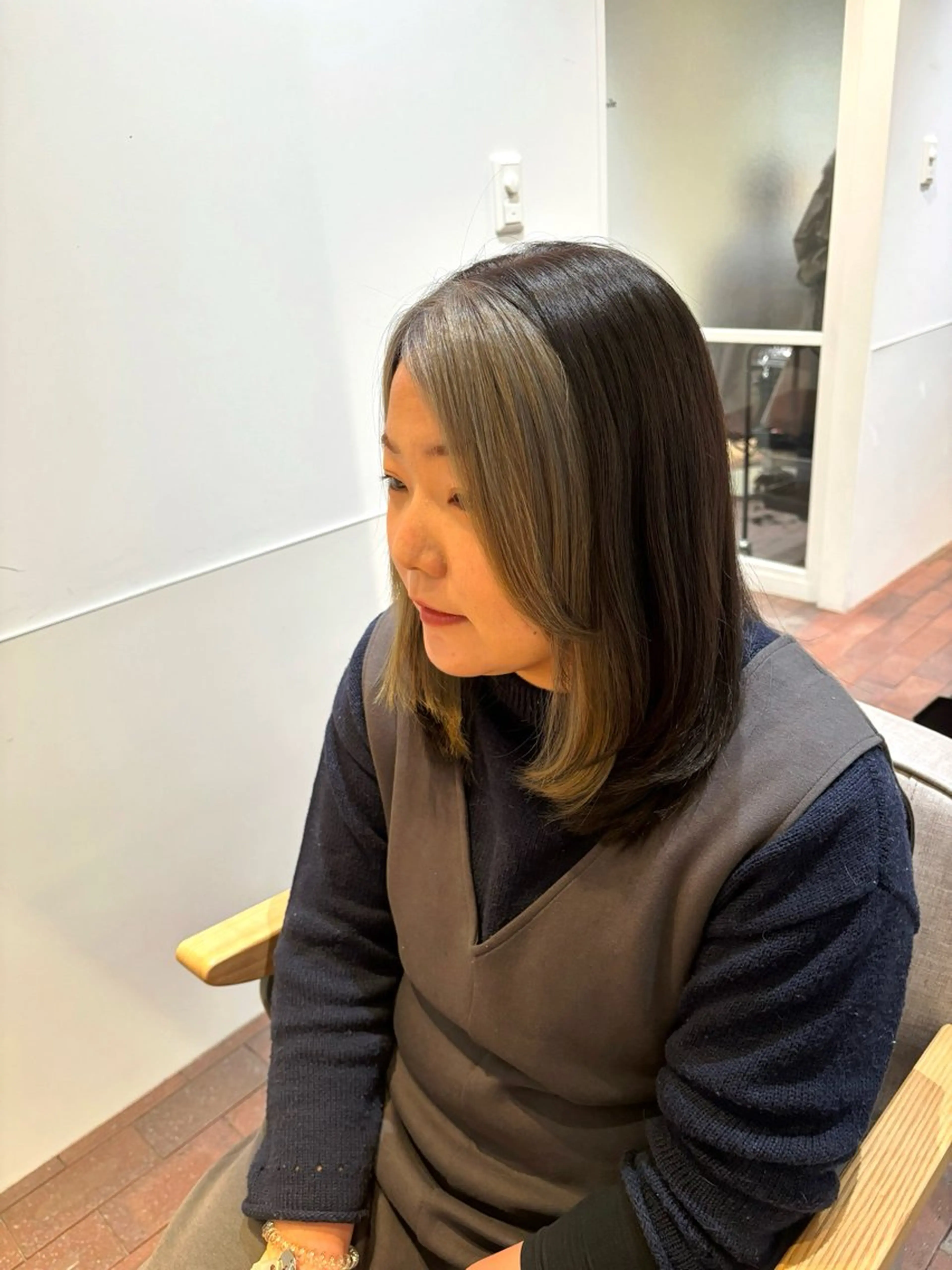 セミロング カラー ミストバング ベージュカラー ブリーチ  フェイスフレーミング マンツーマン 縮毛矯正/マユコのヘアスタイル