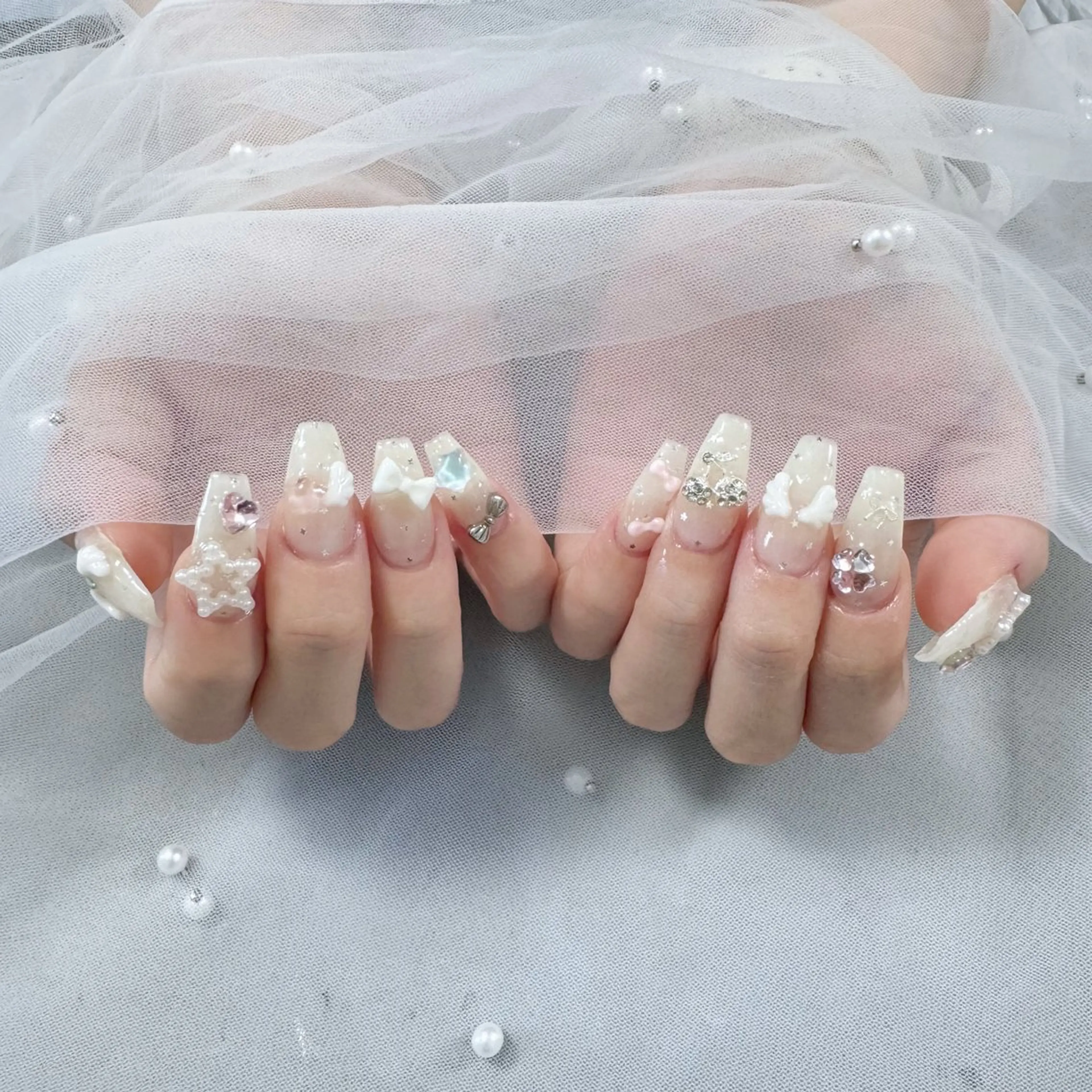 ネイル オーロラネイル クリアネイル フラッシュネイル ジェルネイル グラデーション ZUZU AMEE NAILのネイルデザイン