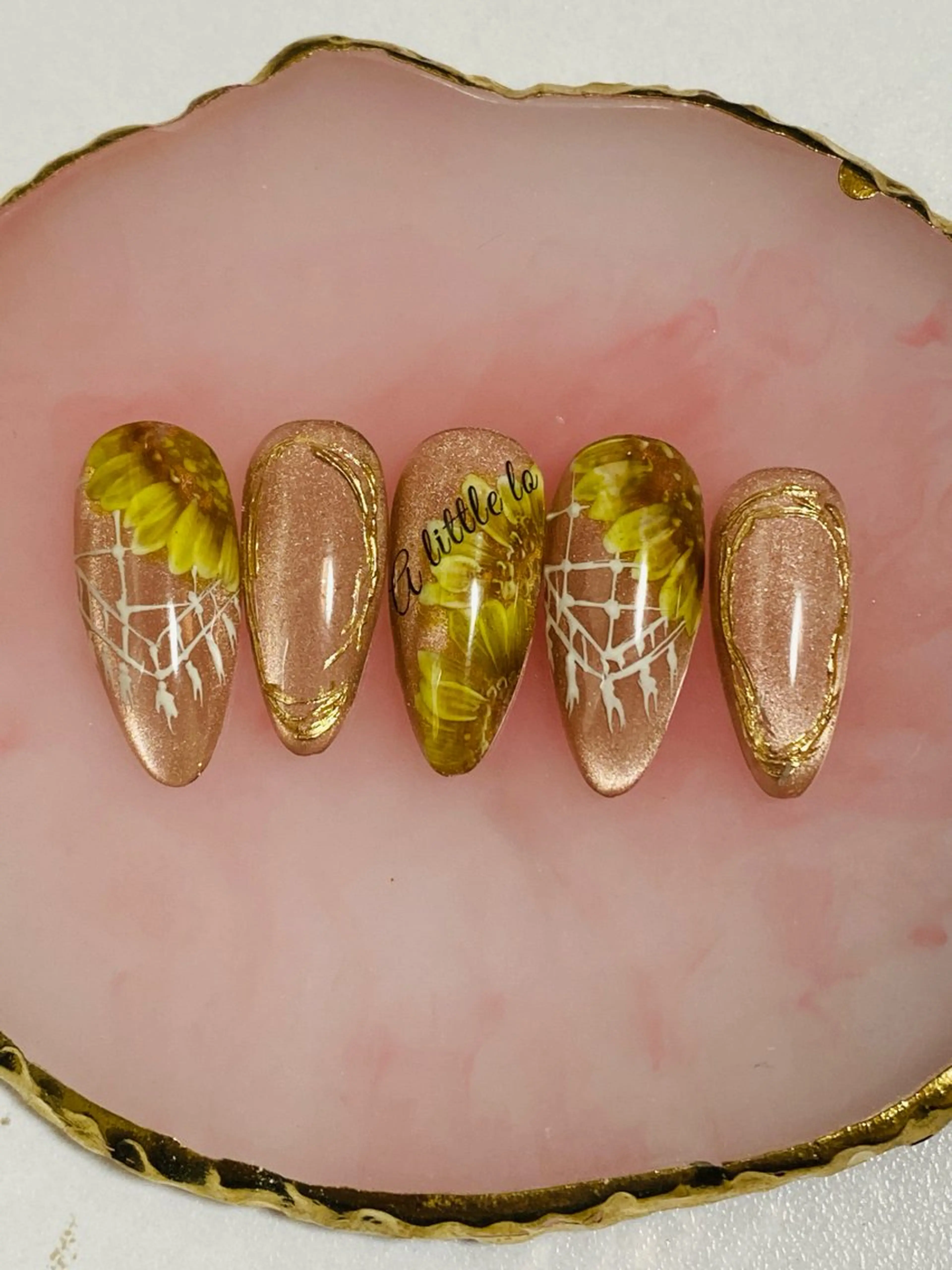 ネイル マグネットネイル 自宅ネイルサロン ♦️nuance♦️のネイルデザイン