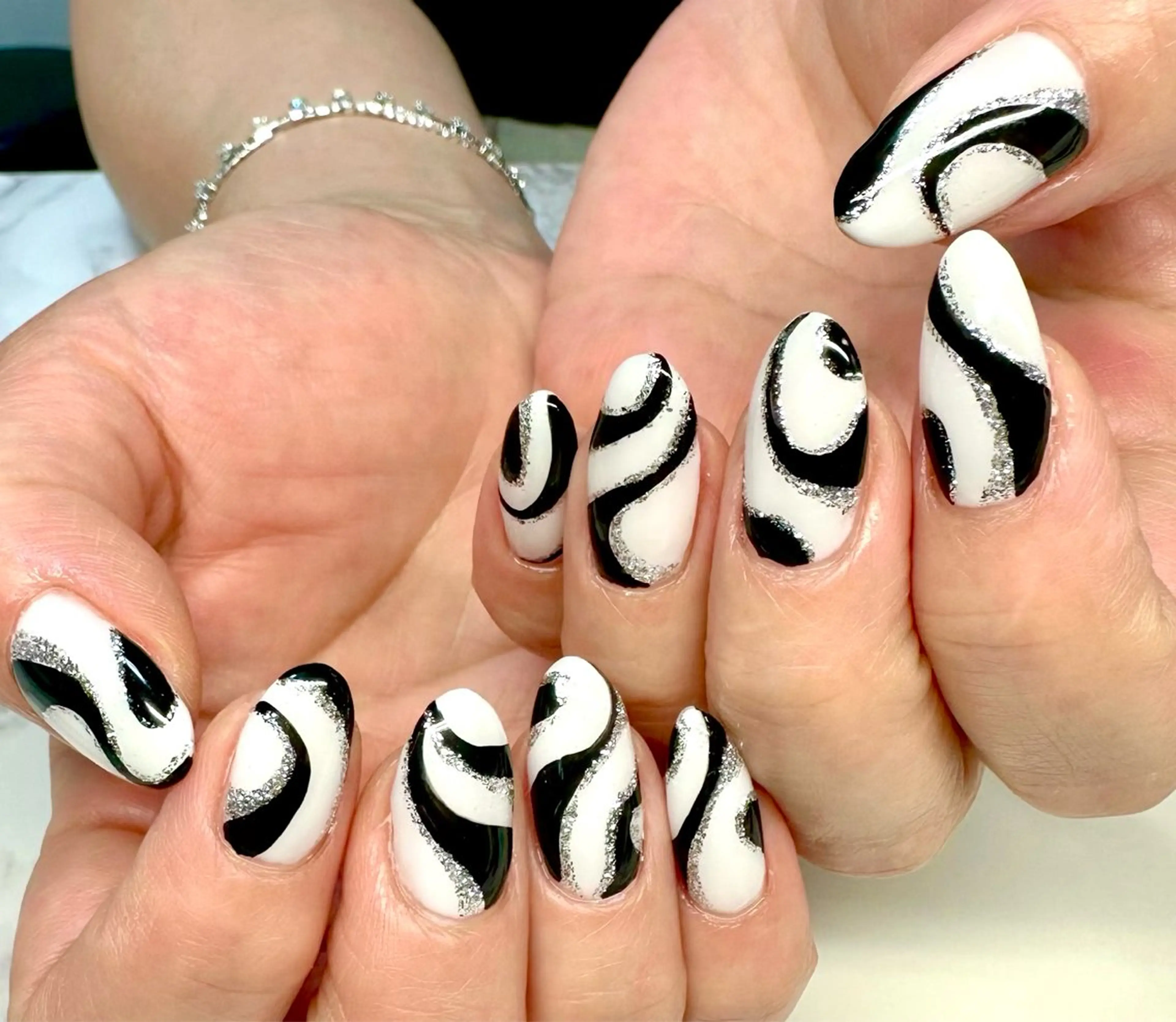 ネイル アニマル柄 フレンチネイル ハロウィン キラキラネイル マグネットネイル M.N_ nailのネイルデザイン