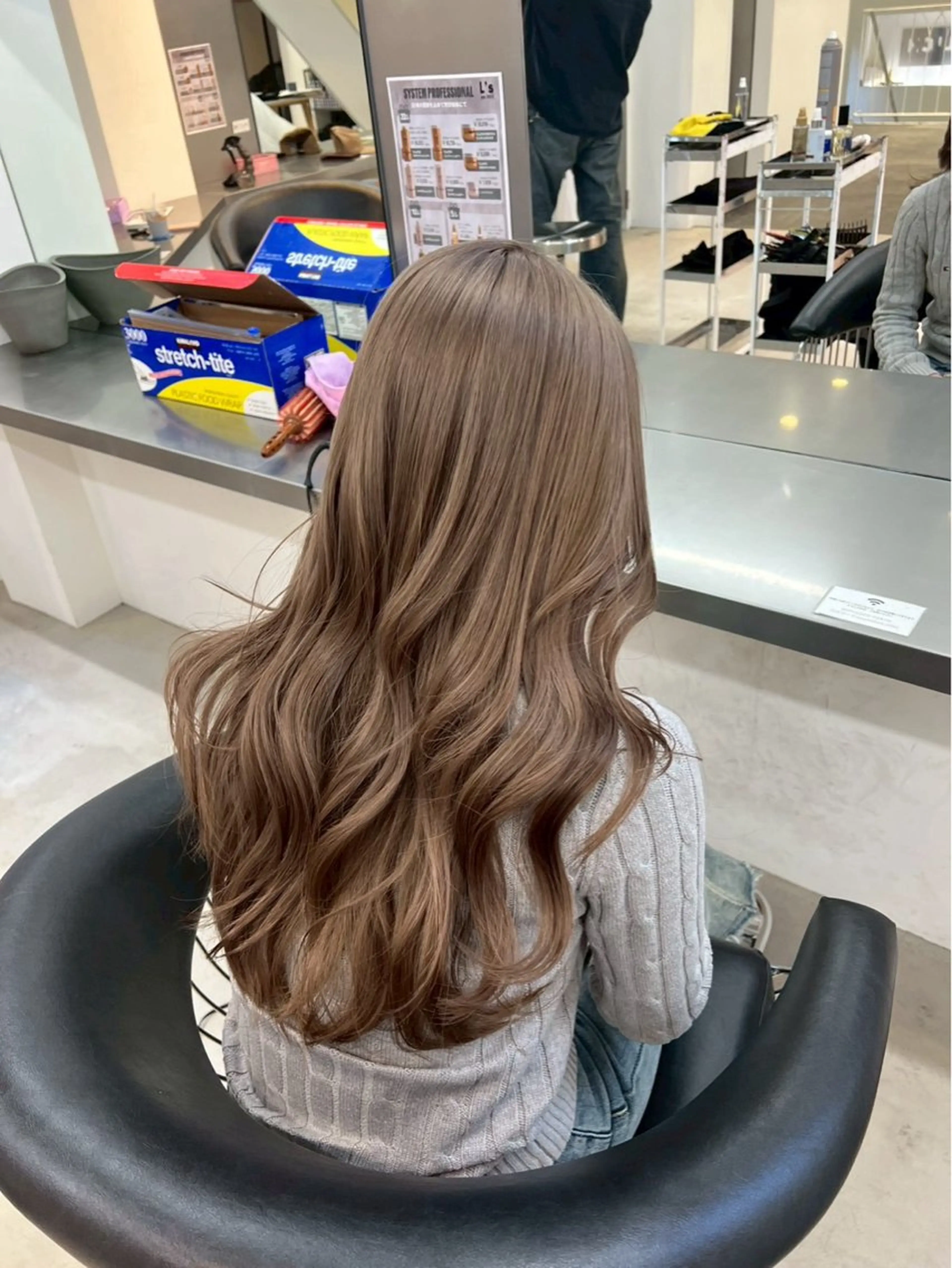 ロング カラー グレージュ ミルクティーグレージュ うる艶カラー 🪐💫serenaのヘアスタイル