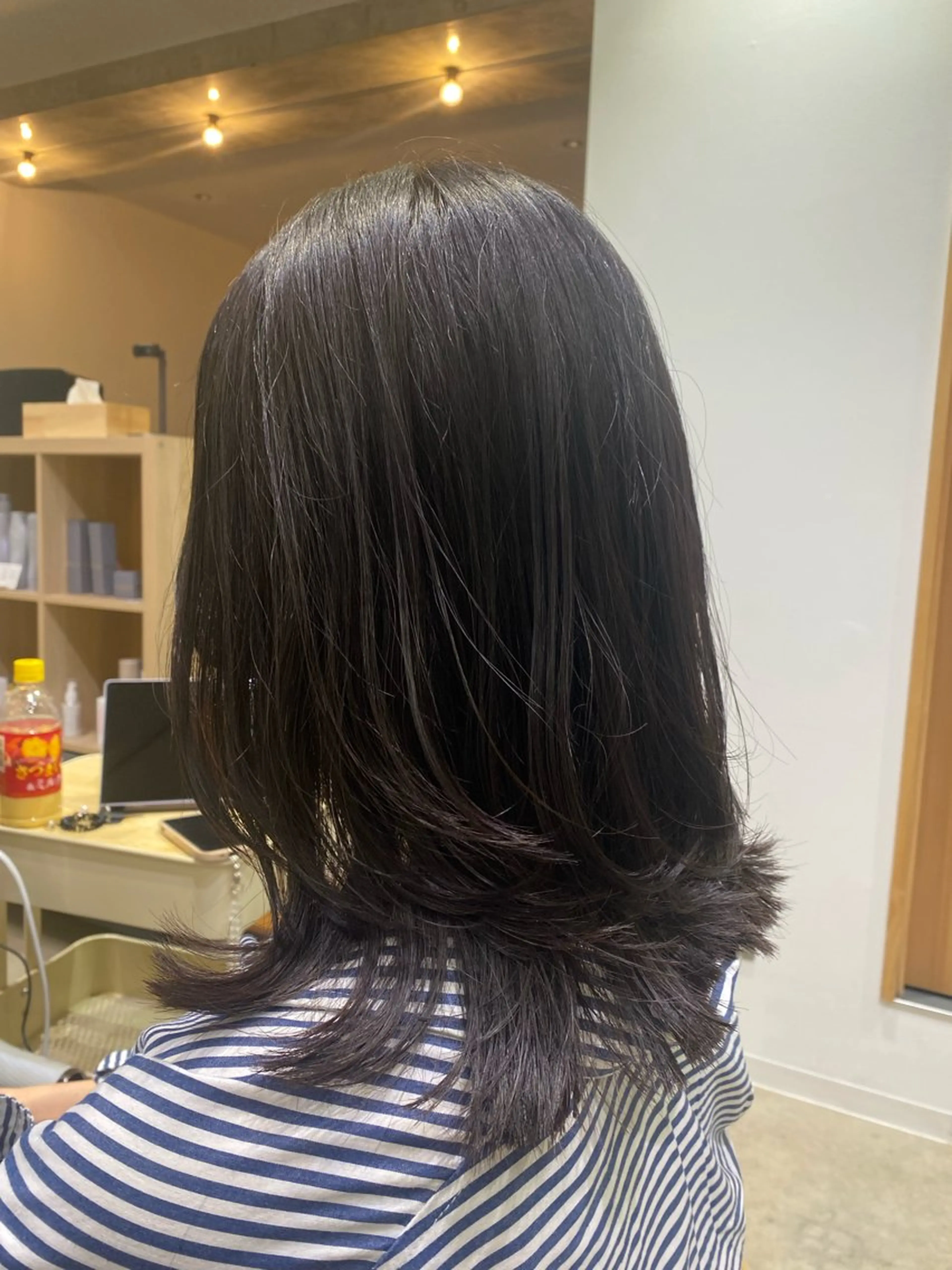 ミディアム くびれヘア くびれレイヤー レイヤーカット fumi🪞血色感 アップ艶カラーのヘアスタイル