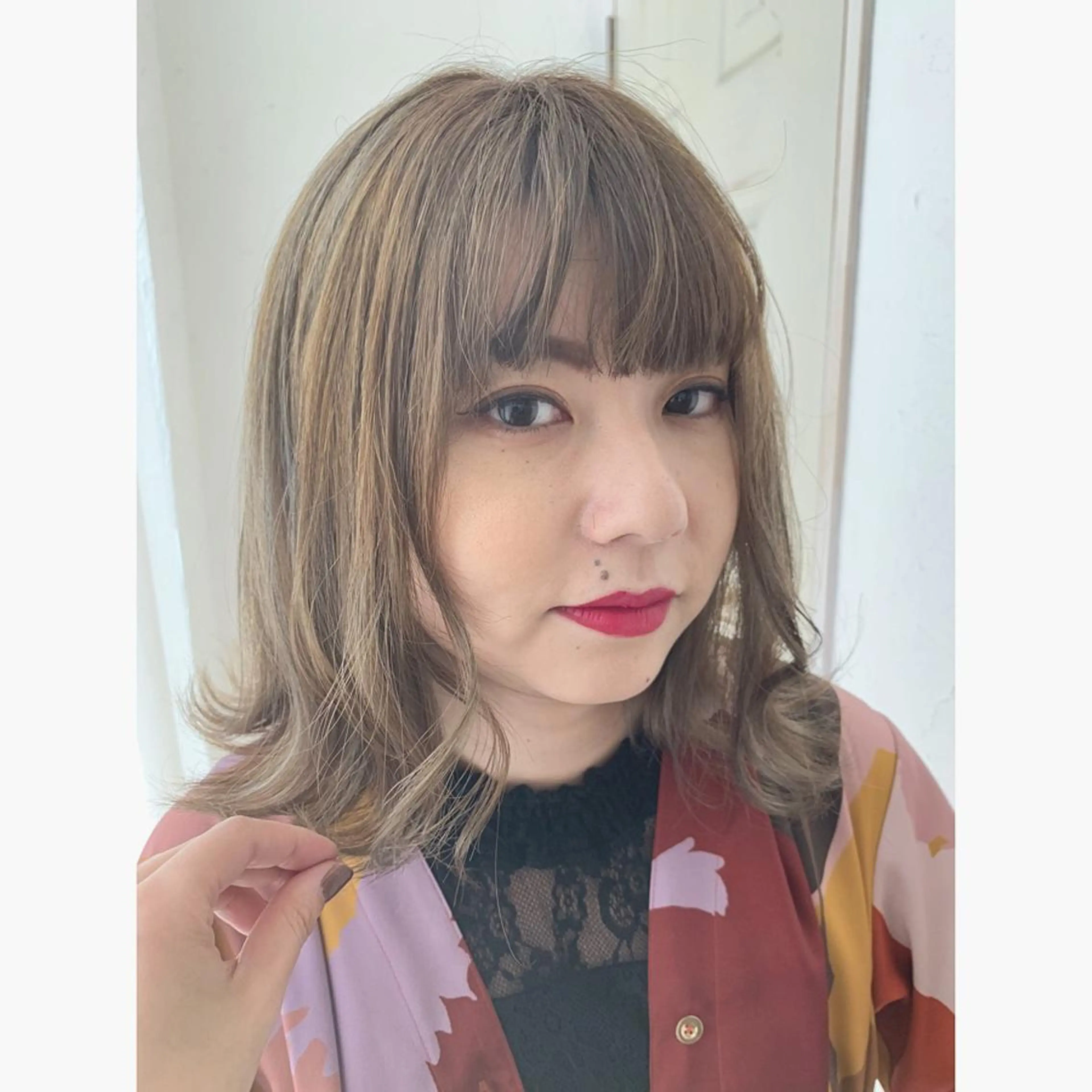 セミロング カラー fio マナミのヘアスタイル