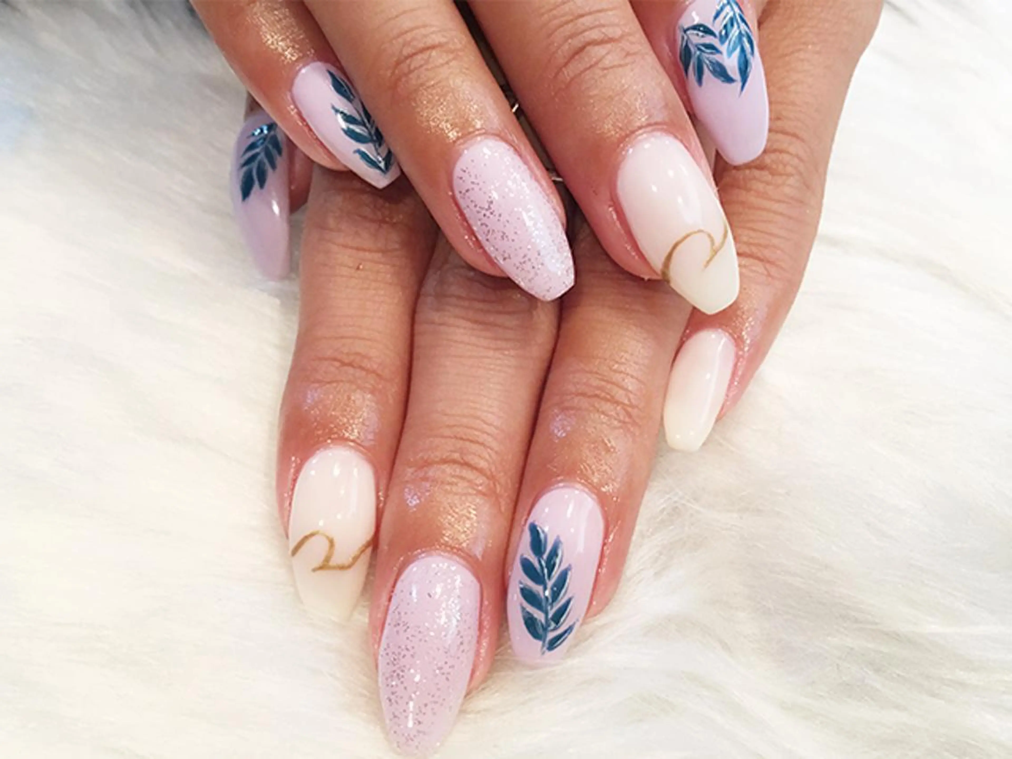 ネイル ハンドネイル Miku. Nのネイルデザイン