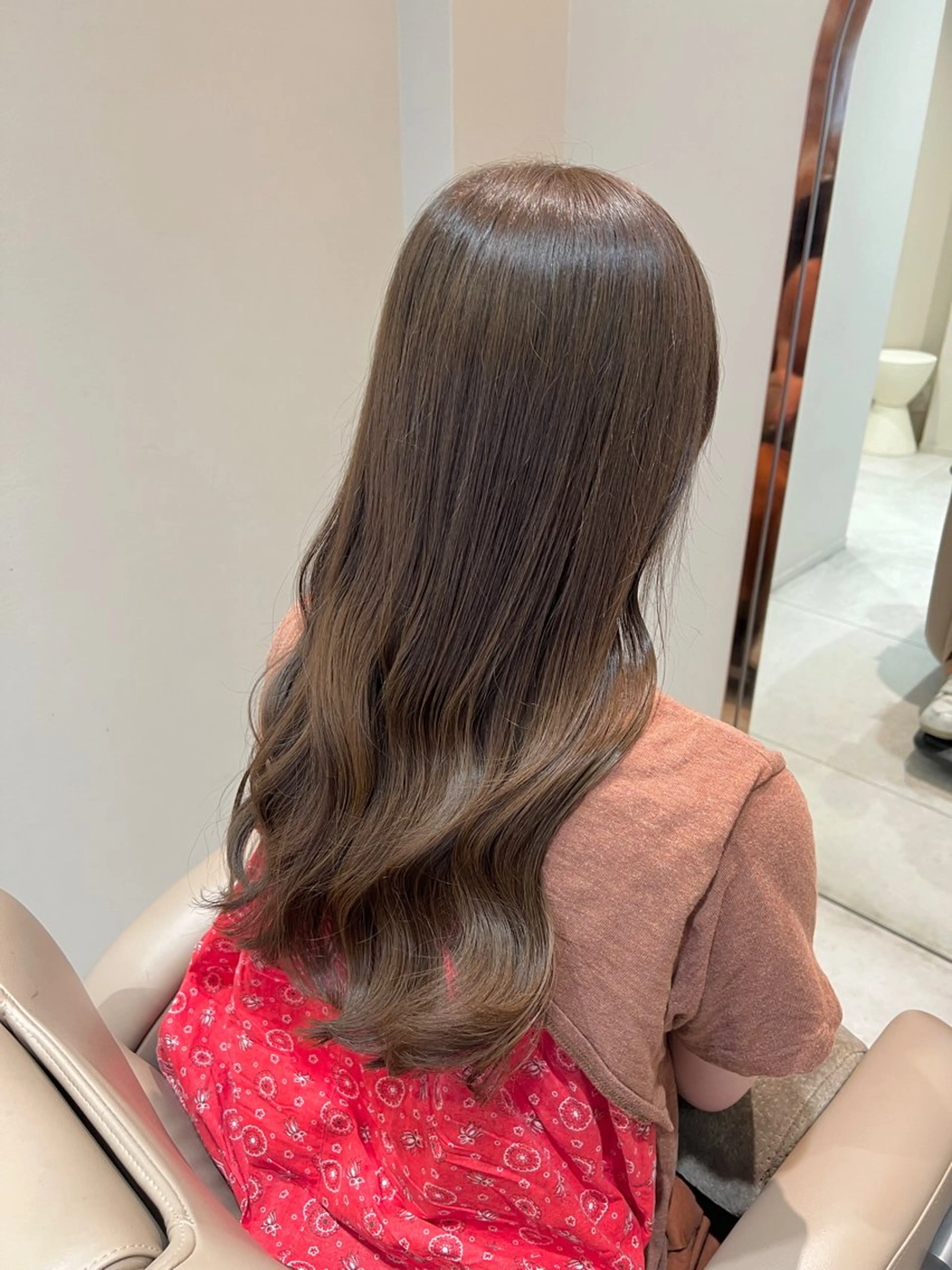 ロング カラー ベージュカラー ブラウンカラー ブラウンベージュ カット ヘアカラー トリートメント THINK SHOP sakiのヘアスタイル