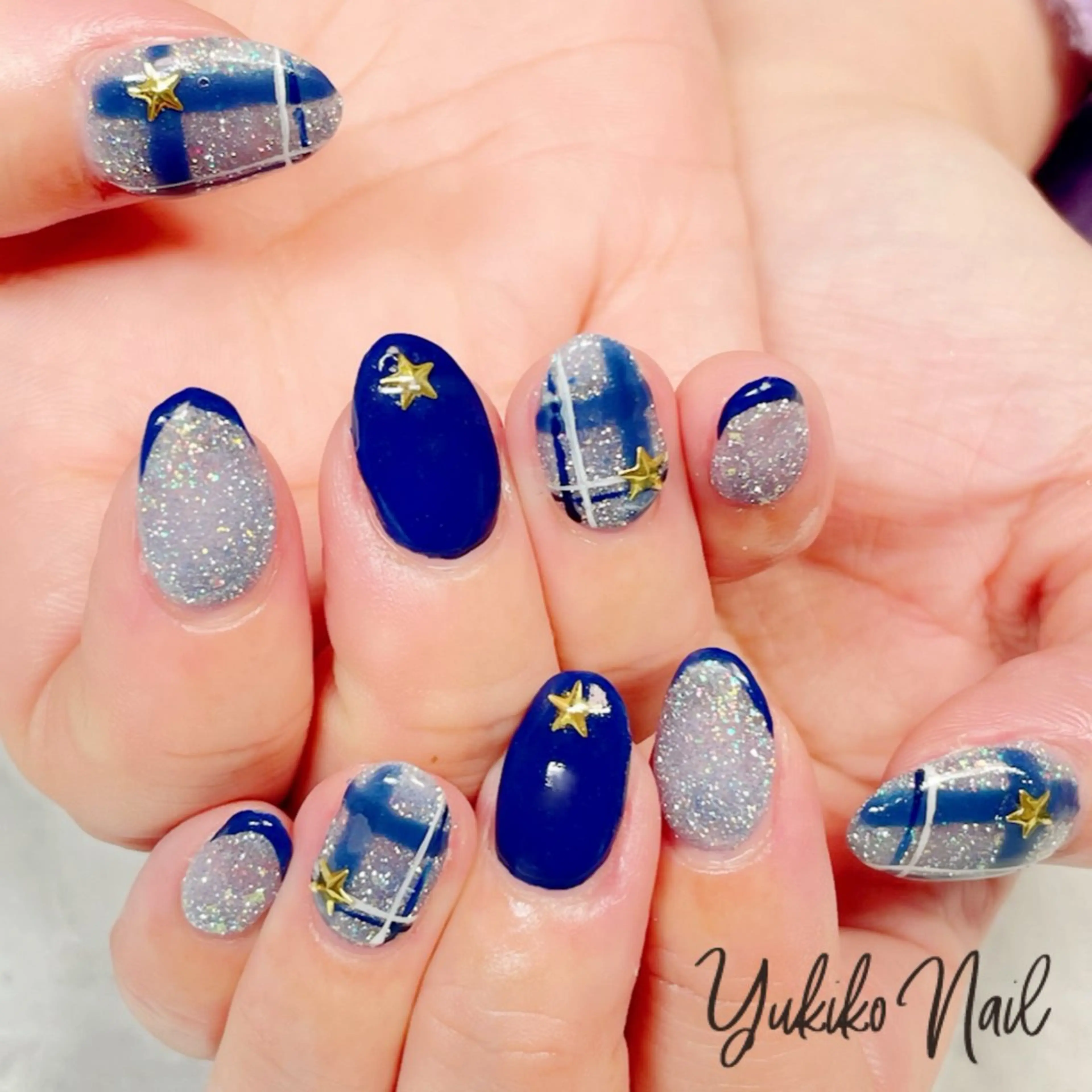 ネイル ブルー フラッシュネイル キラキラネイル ネイビー ハンドネイル ユキコ ネイルのネイルデザイン