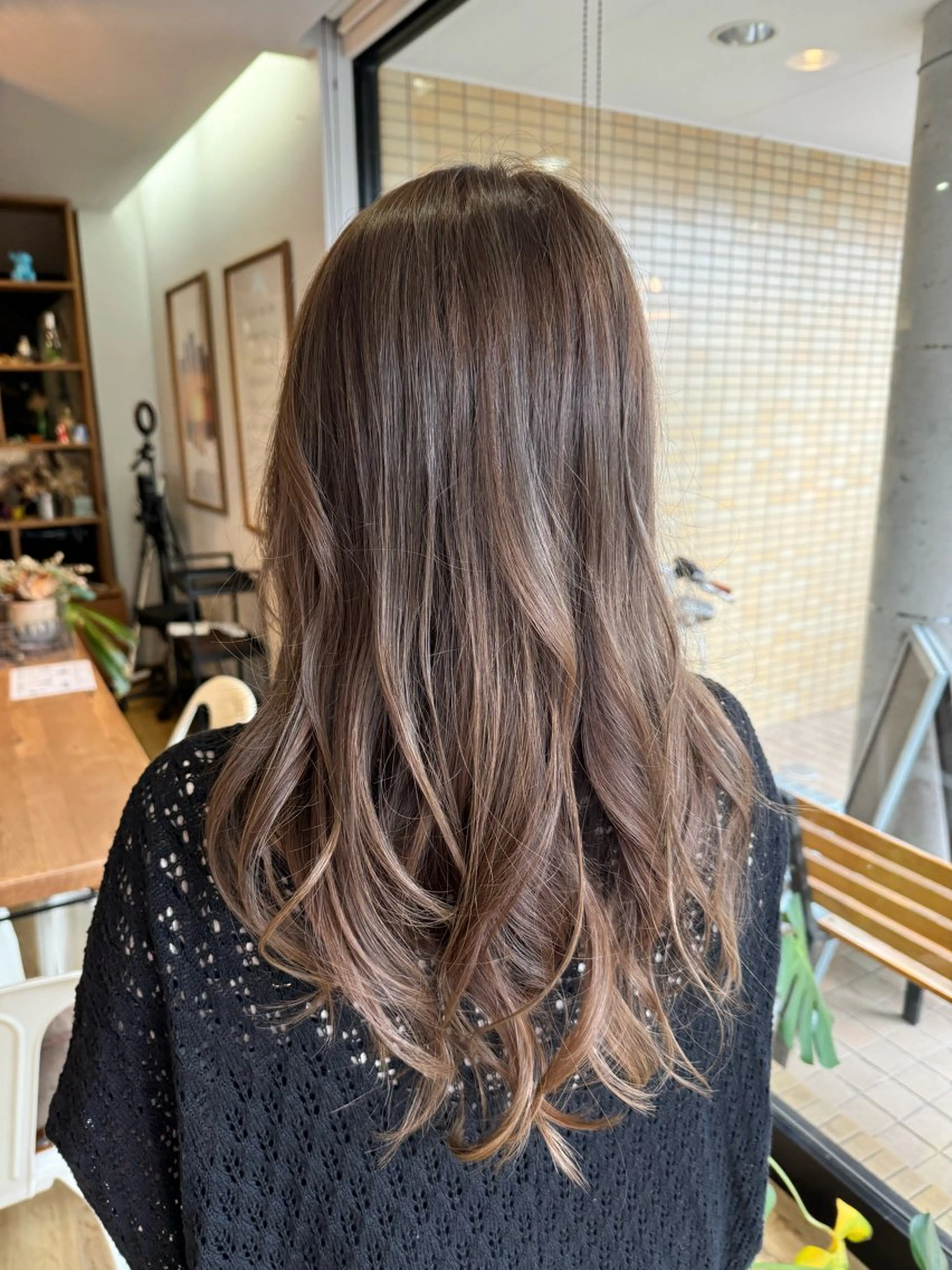 ロング カラー アッシュ ヘアカラー トリートメント ツキダテ ユイのヘアスタイル