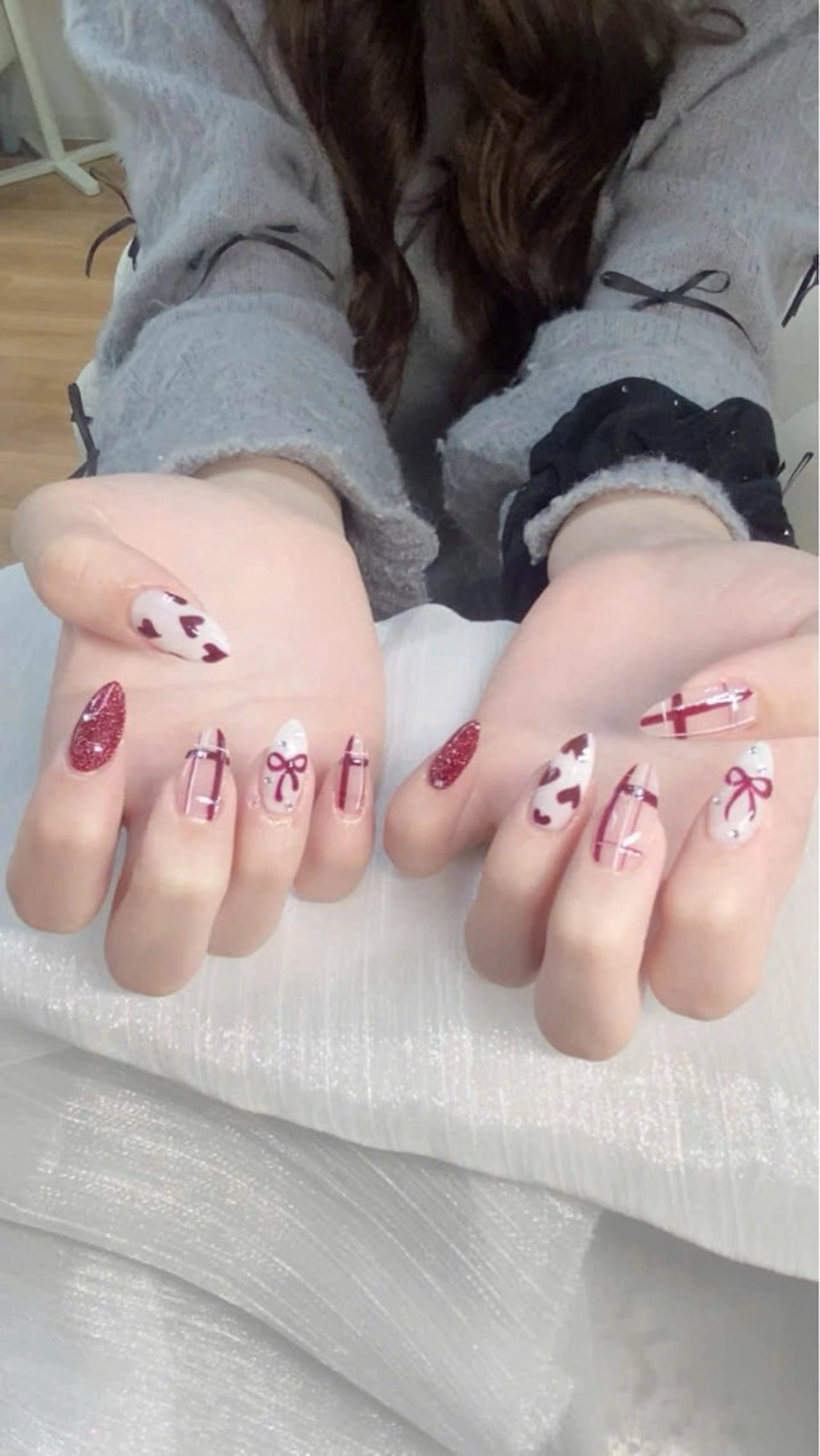 ネイル フレンチネイル グラデーション キラキラネイル 韓国ネイル マグネットネイル ハンドネイル ハンドケア Hara Nail 【パラジェル使用】のネイルデザイン