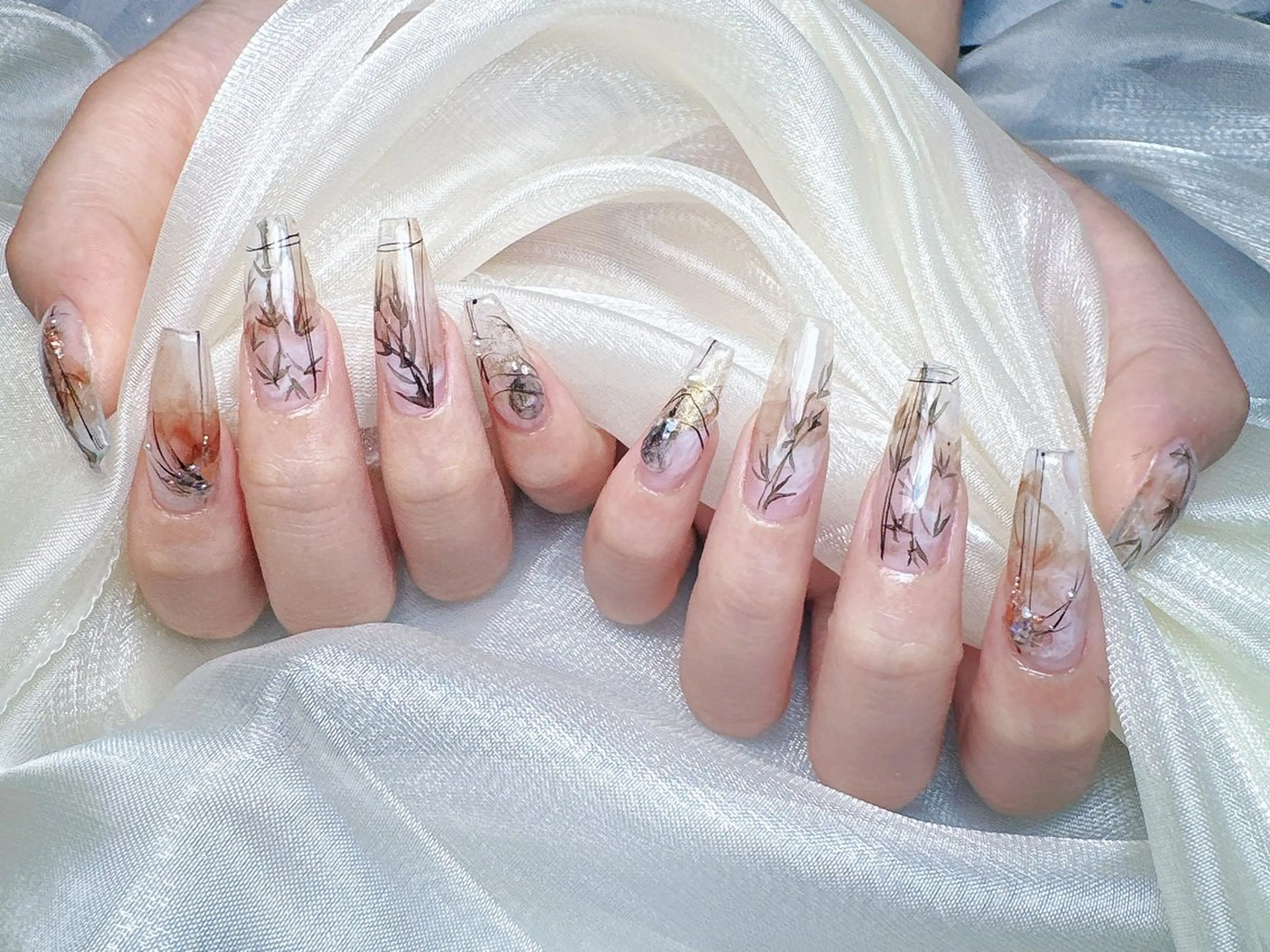 ネイル 長さ出し フレンチネイル ジェルネイル ガラスフレンチ 韓国ネイル HD Studioのネイルデザイン