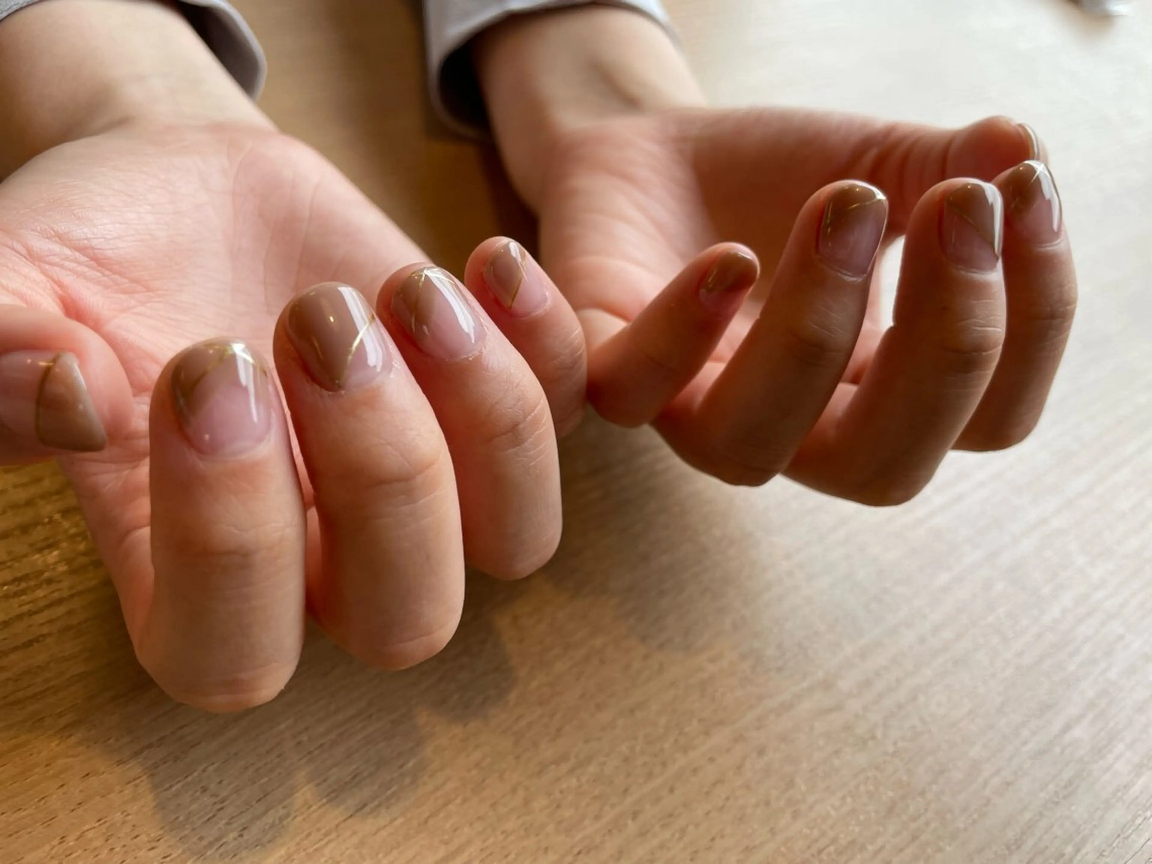 ネイル フレンチネイル ゴールド num-fi Aiのネイルデザイン