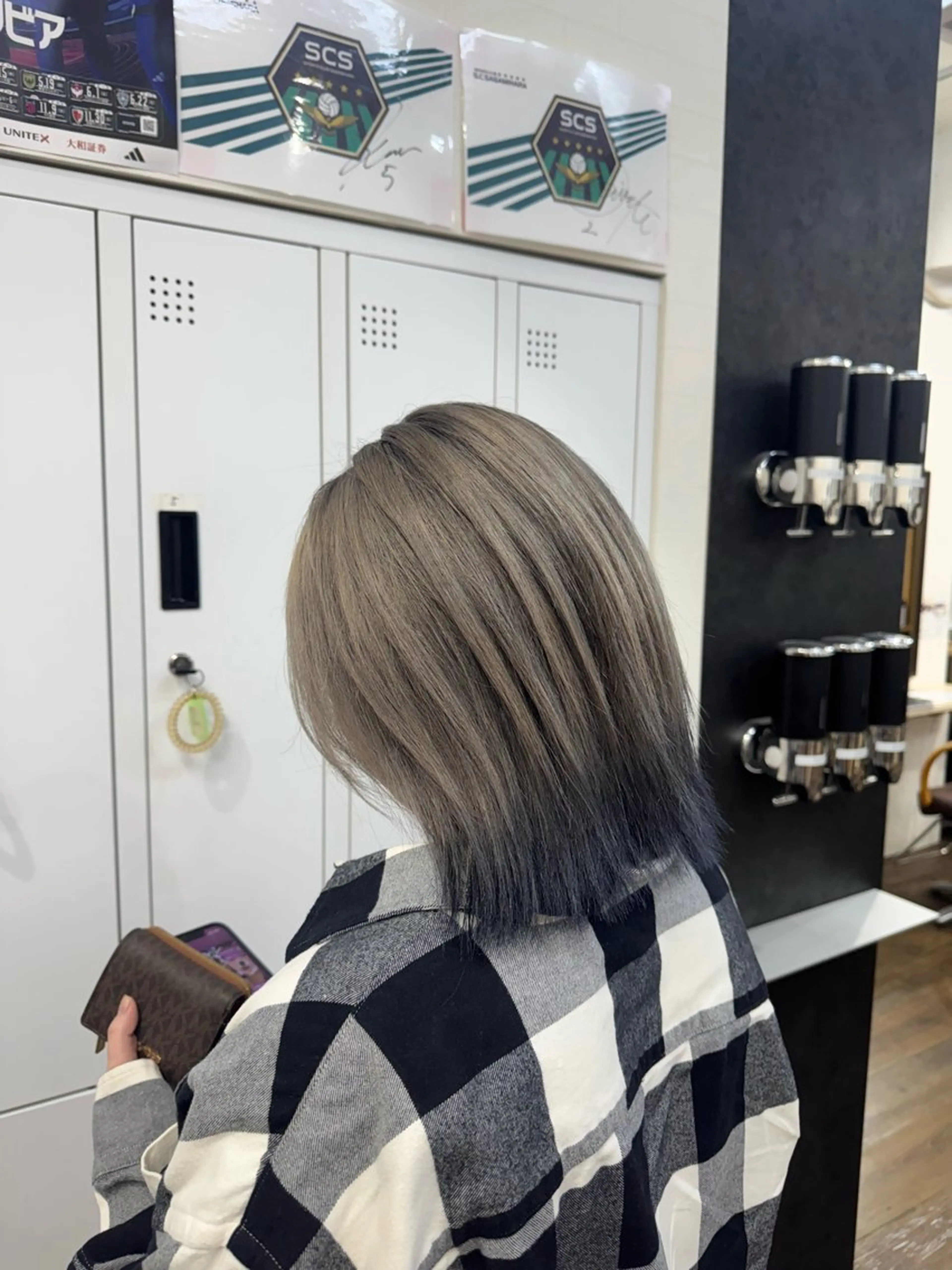 ミディアム 横浜🦋ハイトーン 🫐シャドウルーツのヘアスタイル