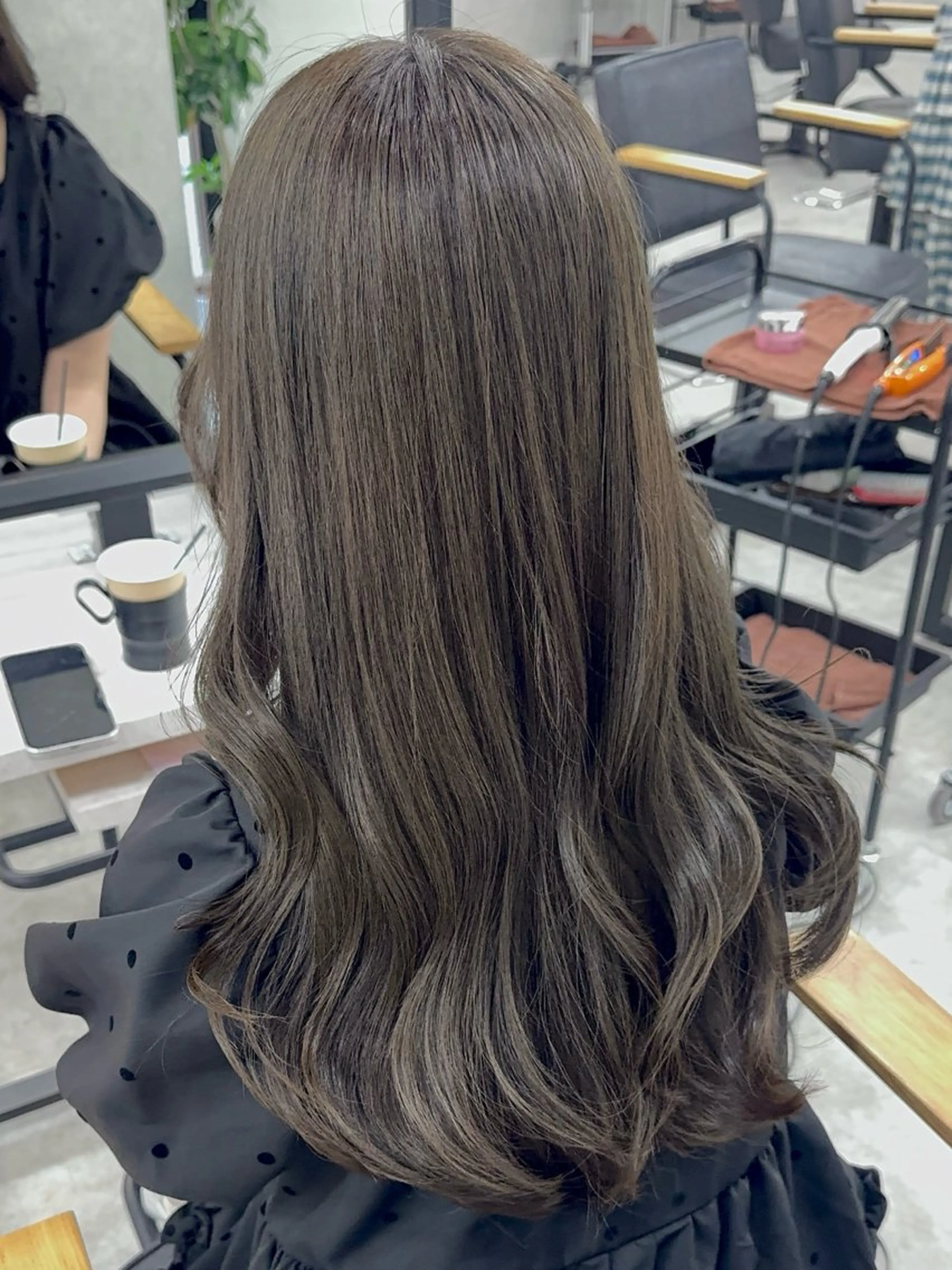 ロング カラー アッシュ アッシュブラウン ベージュカラー 黒髪 ブリーチ カット ヘアカラー トリートメント 赤み無し柔らかカラー 【梅田】madokaのヘアスタイル