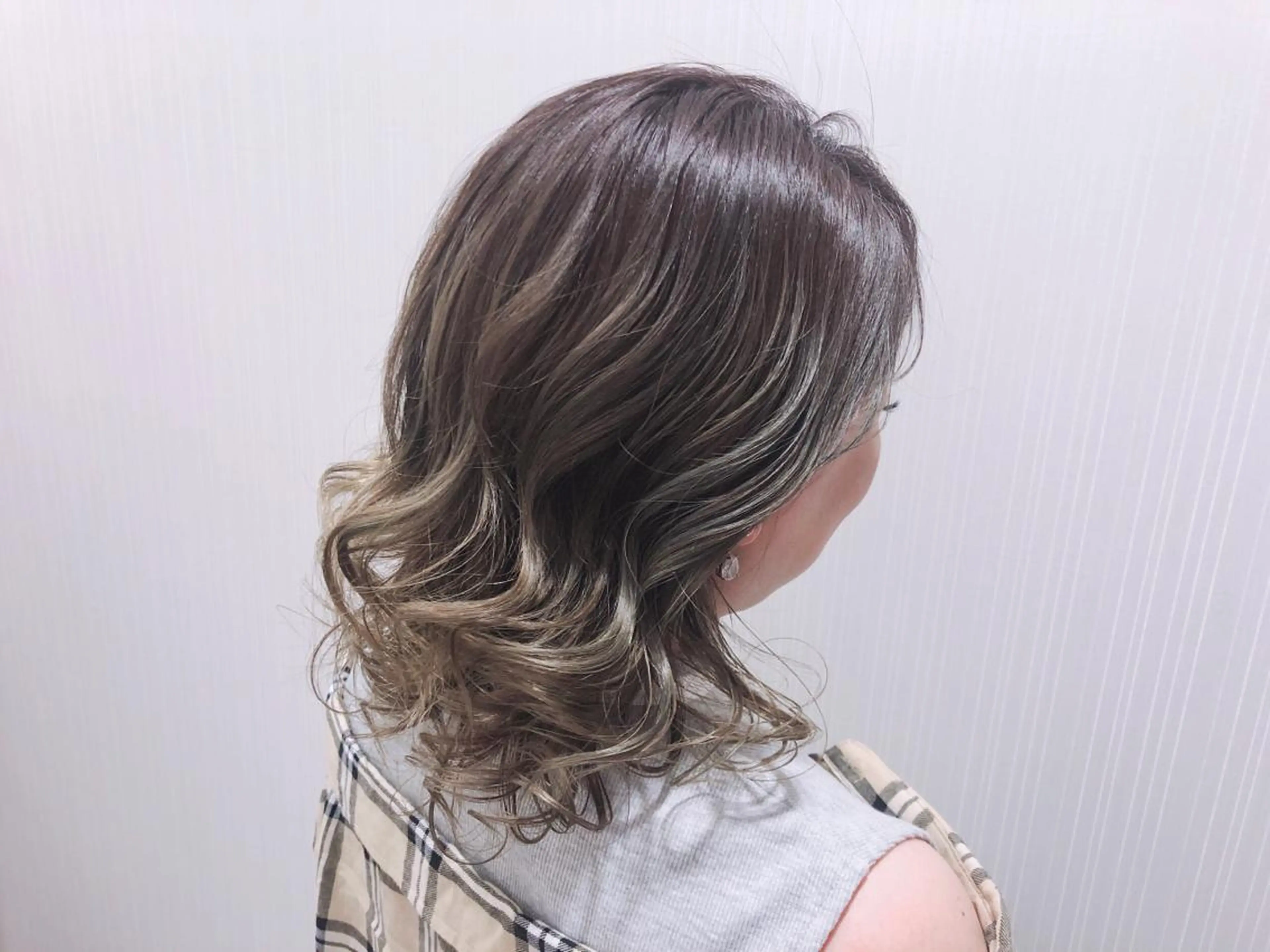 ミディアム レイヤーカット ヘアカラー 小森谷 亮太のヘアスタイル