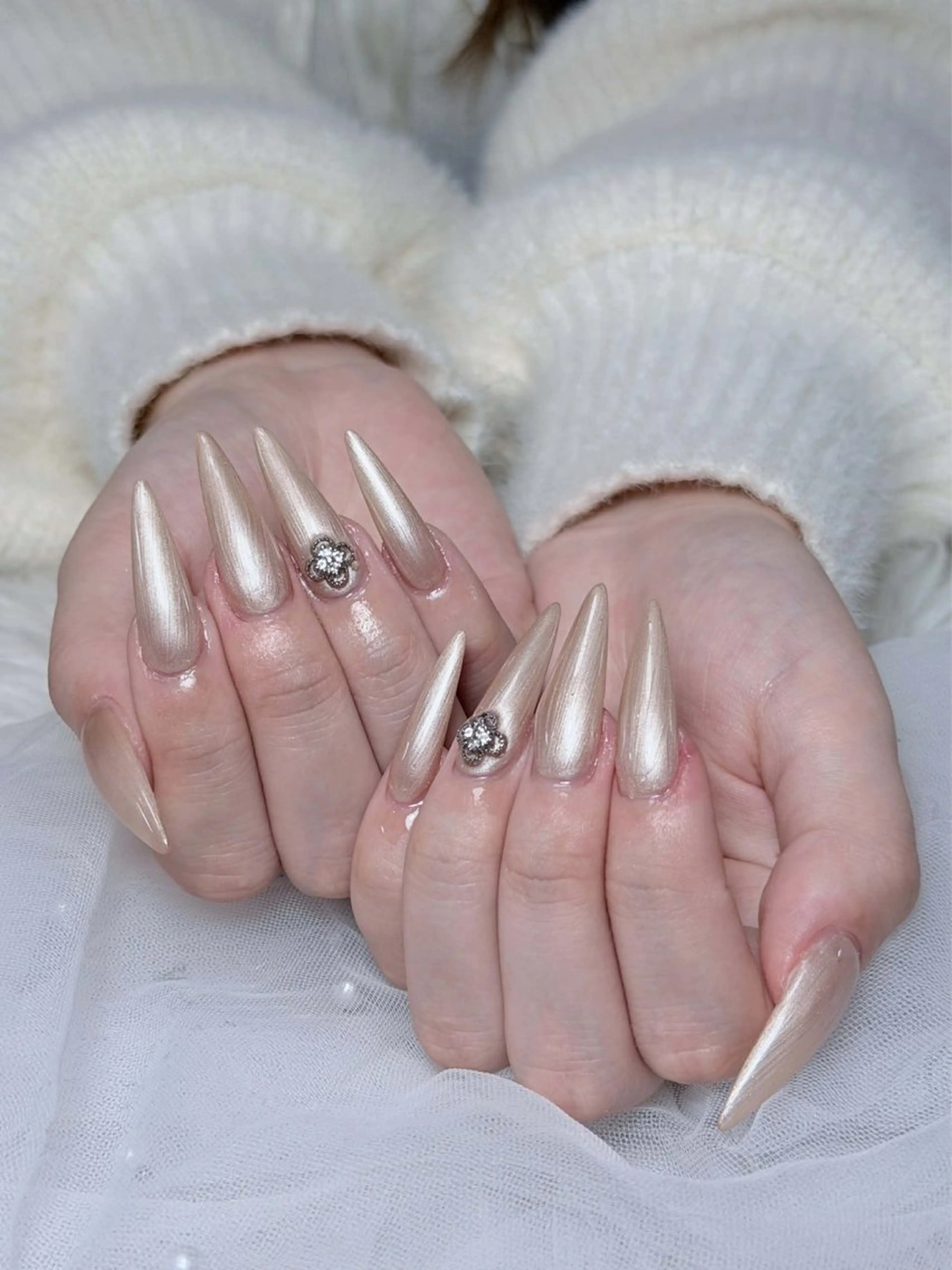 ネイル チークネイル ドット フレンチネイル グラデーション ハート ハンドネイル ハンドケア Eli Nails 新宿のネイルデザイン