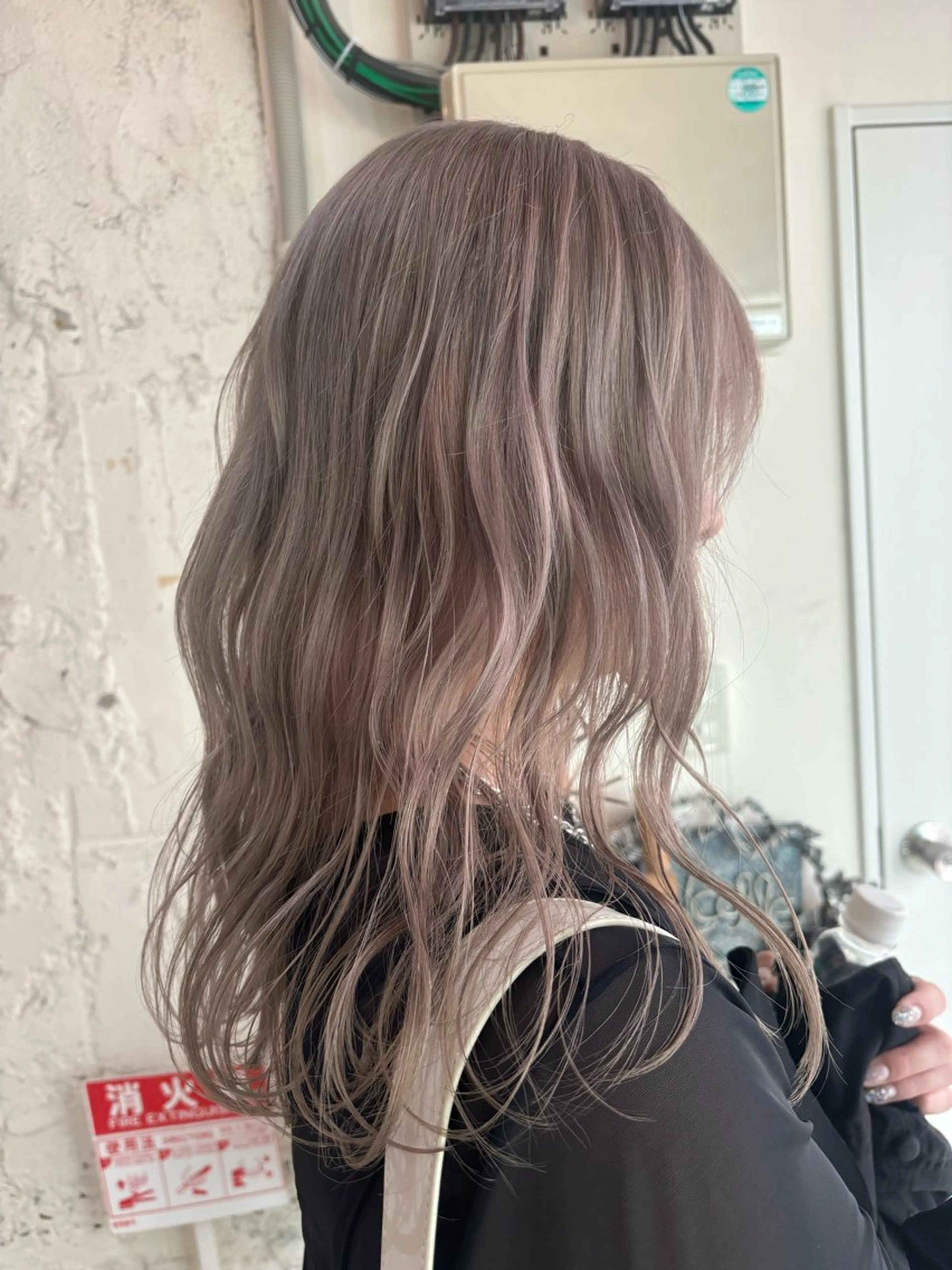 セミロング カラー ハイトーン/ダブル カラー/akihoのヘアスタイル