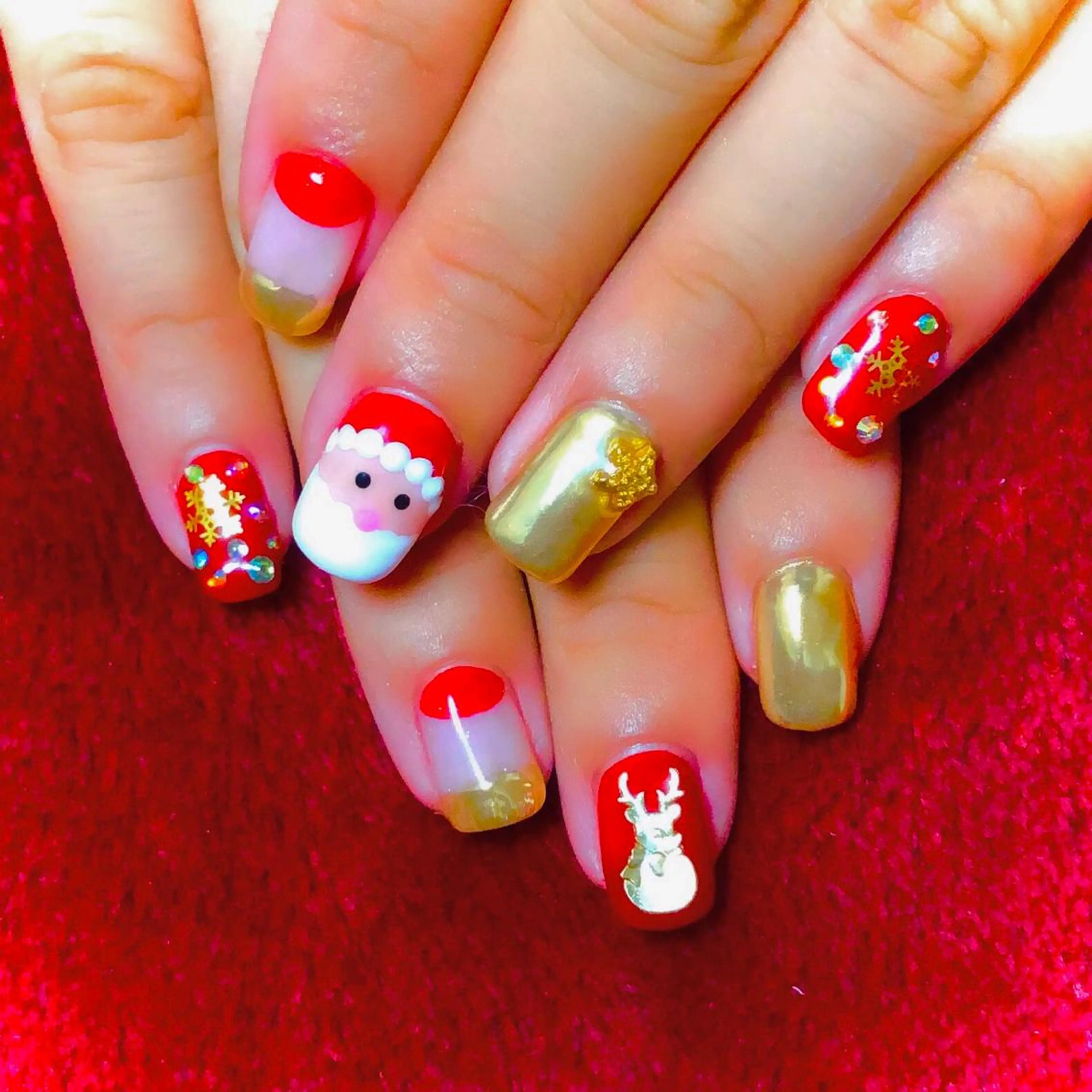 ネイル フットネイル フレンチネイル ジェルネイル ラメ(グリッター) ラメグラデーション 𝐍𝐄𝐎 𝐉𝐔𝐑𝐈のネイルデザイン