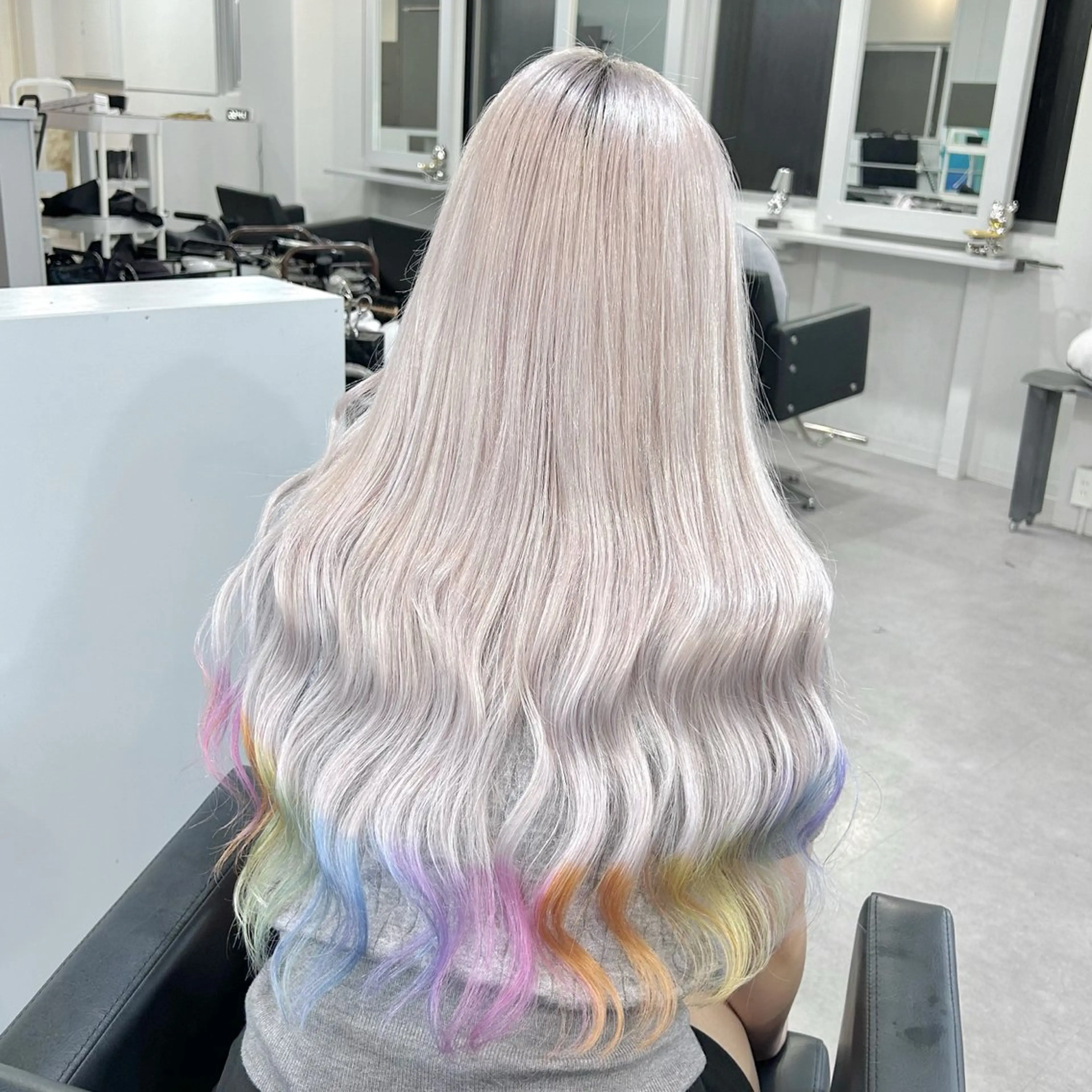 ロング カラー ヘアカラー ブリーチ&エクステ 🥀ケアカラー特化のヘアスタイル