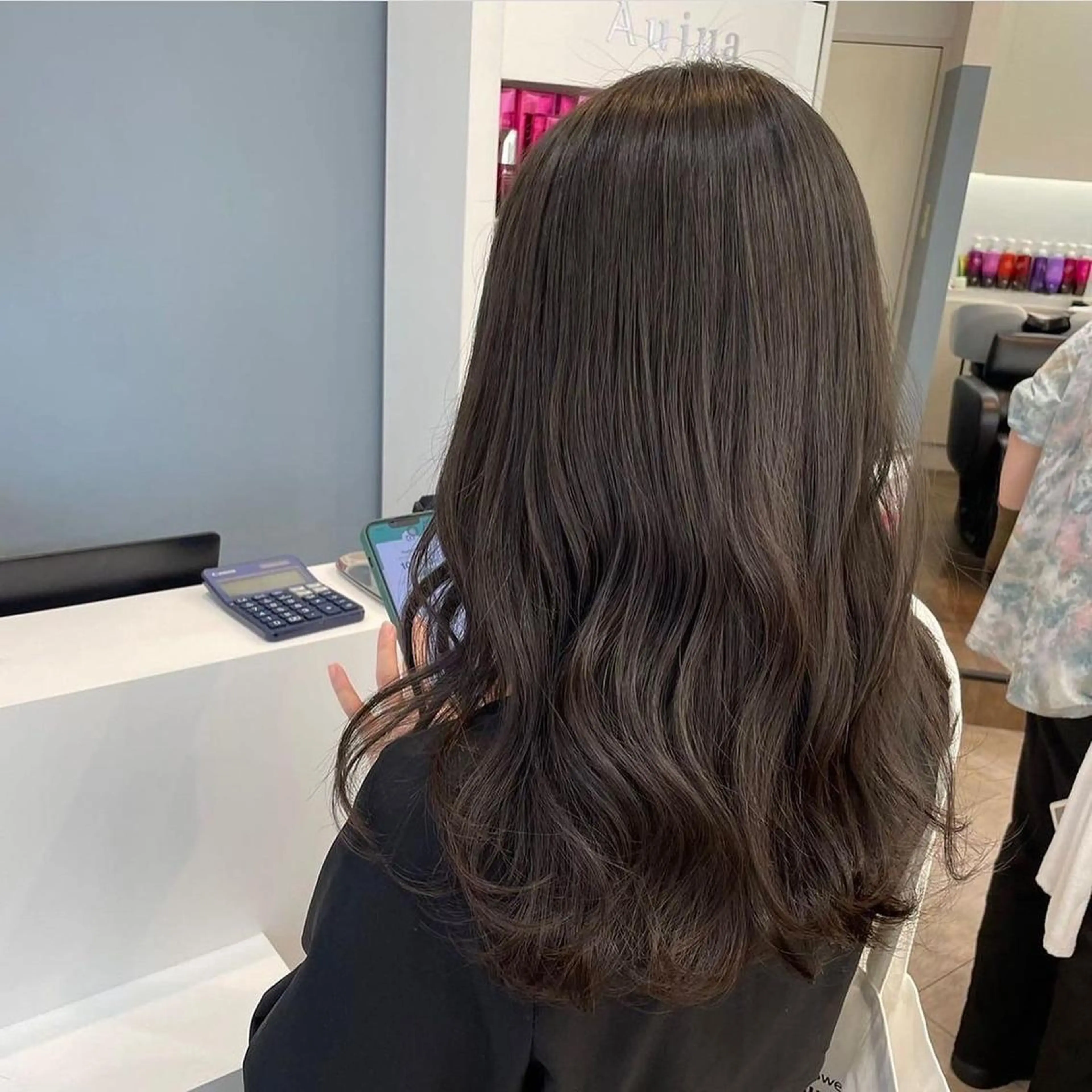 ロング カラー アディクシーカラー ブリーチ 透明感カラー グレージュ ブリーチなしカラー カット ヘアカラー トリートメント 梅木 悠斗のヘアスタイル