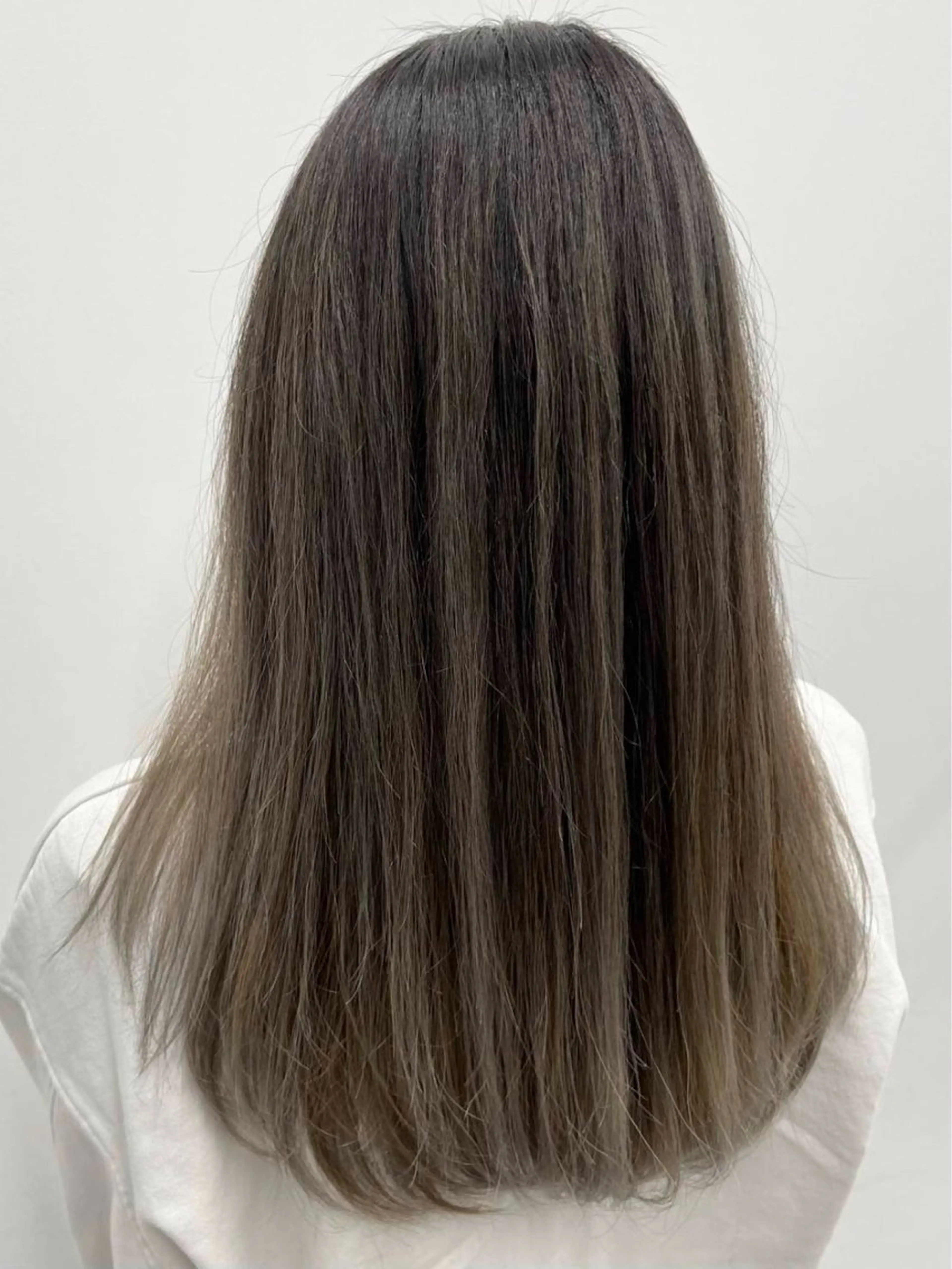 ミディアム カット ヘアカラー トリートメント Cielo by Siestaのヘアスタイル